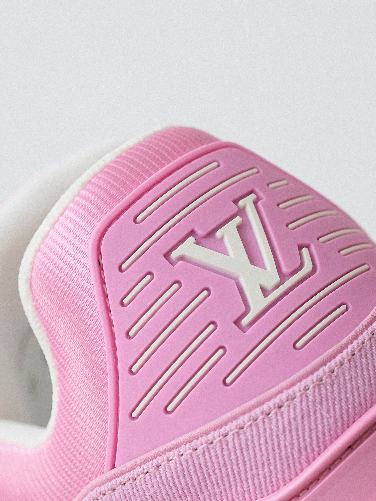 LOUIS VUITTON Trainer cow leather ladies pink.