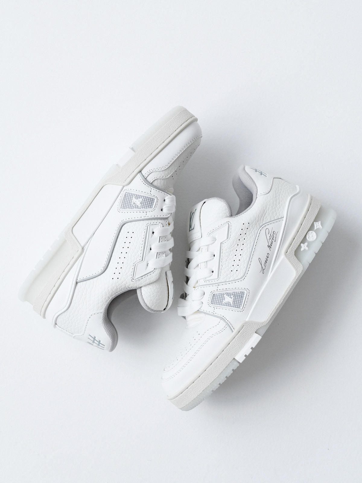 LV trainer Denmark new/cement grey shoes