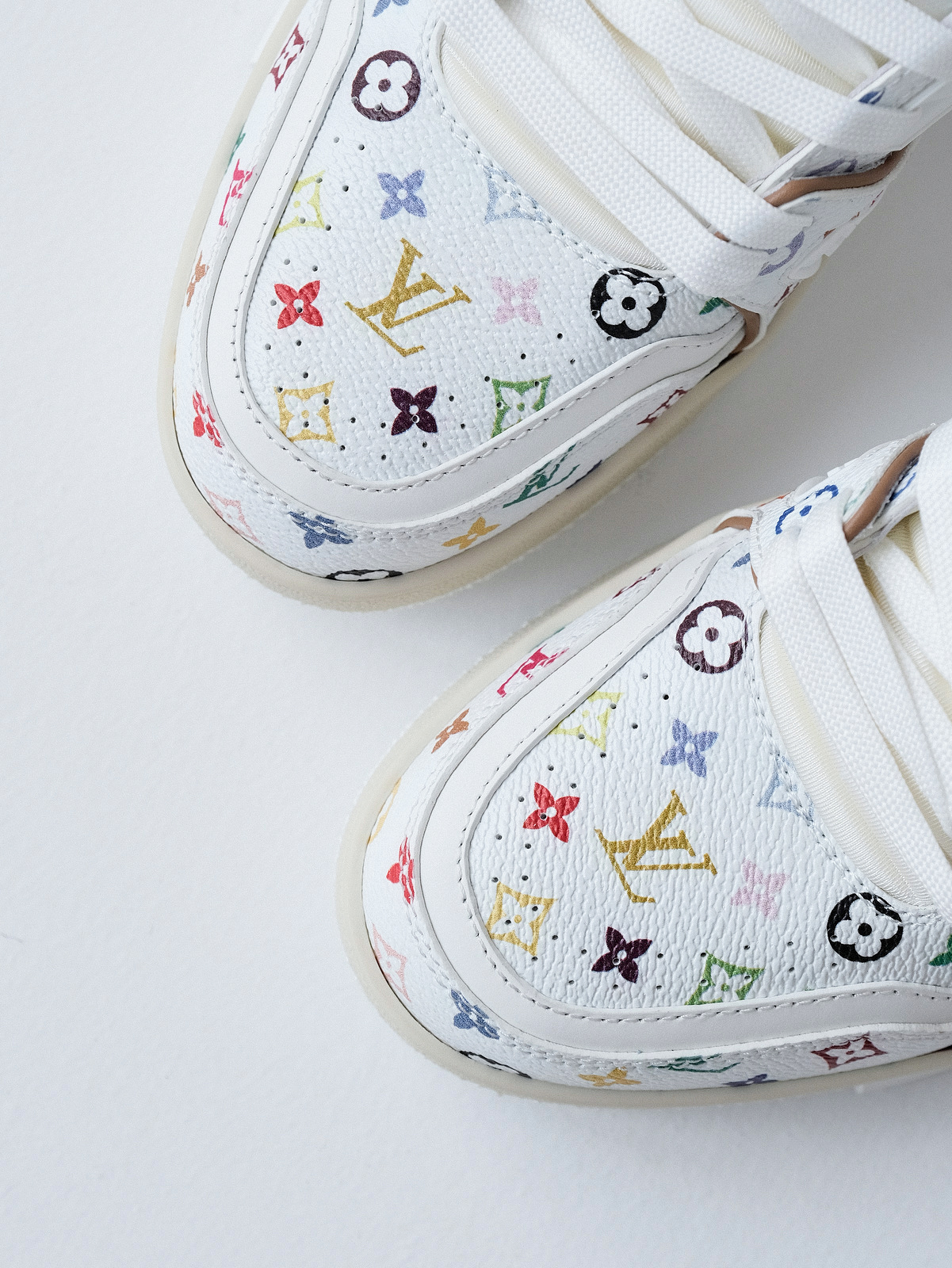 LV Murakami Takashi co-branded white tricolor Trainer