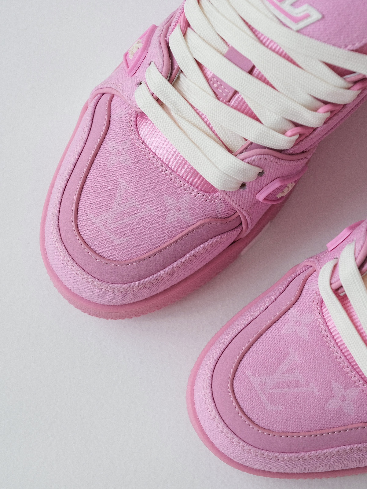 LOUIS VUITTON Trainer cow leather ladies pink.