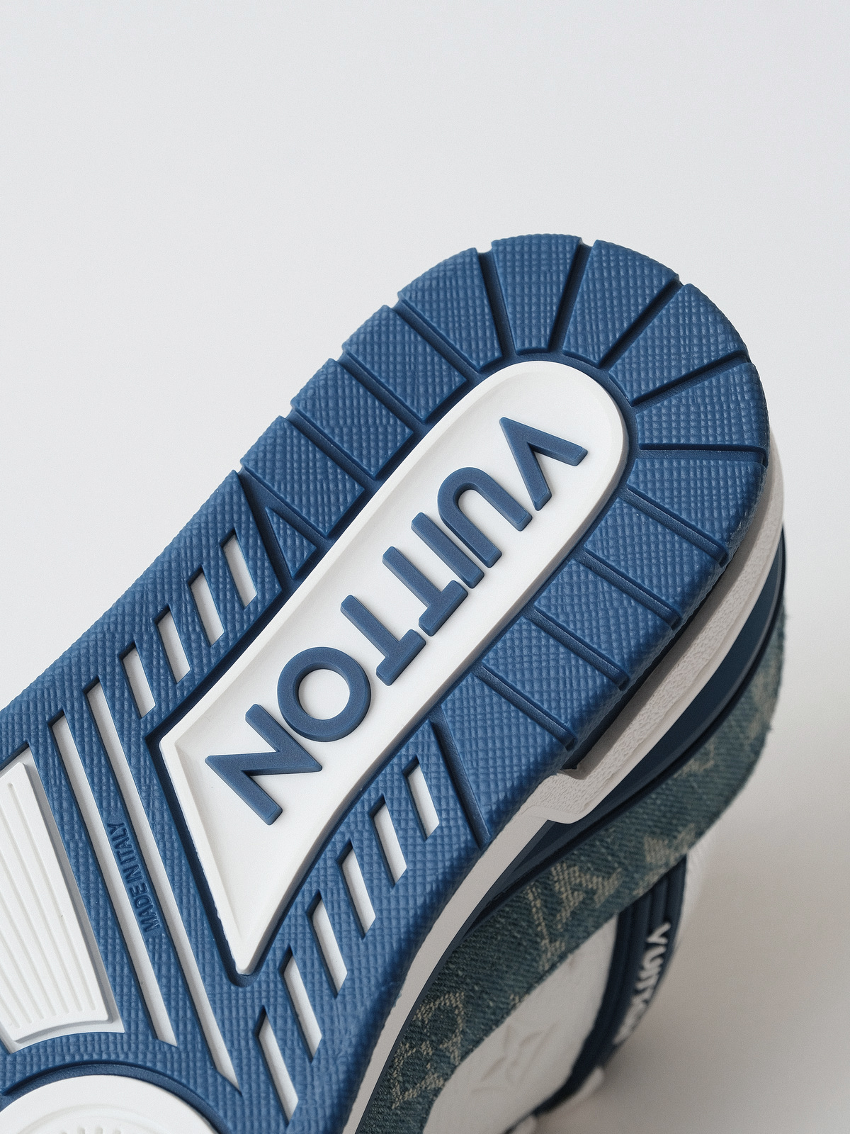 LOUIS VUITTON Trainer denim blue