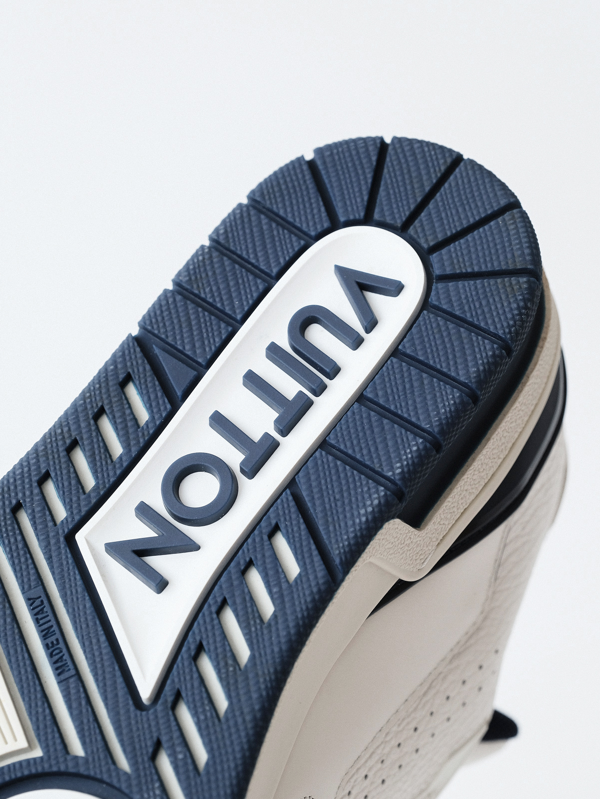 LV trainer Denmark New/New Color Matching Navy Blue with White