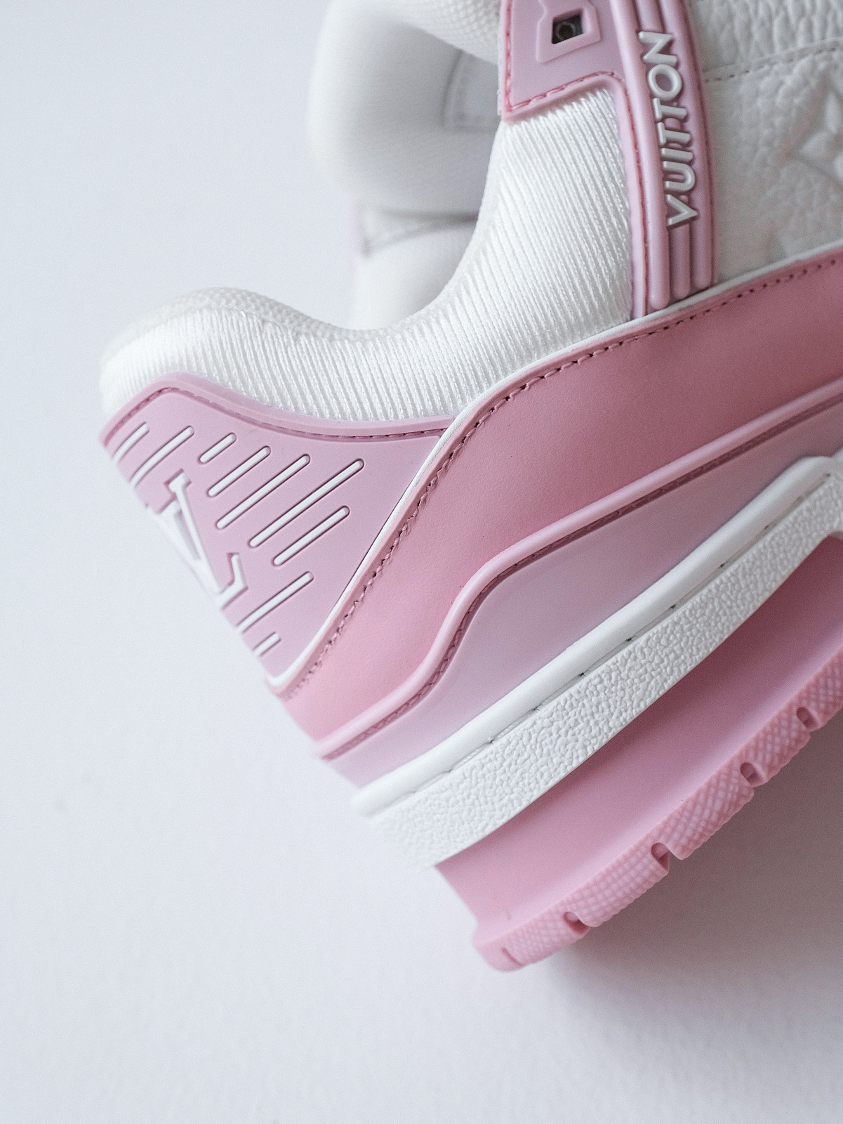 LV Trainer cherry blossom powder