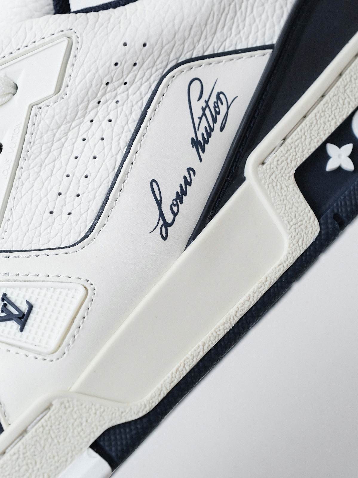 LV trainer Denmark New/New Color Matching Navy Blue with White