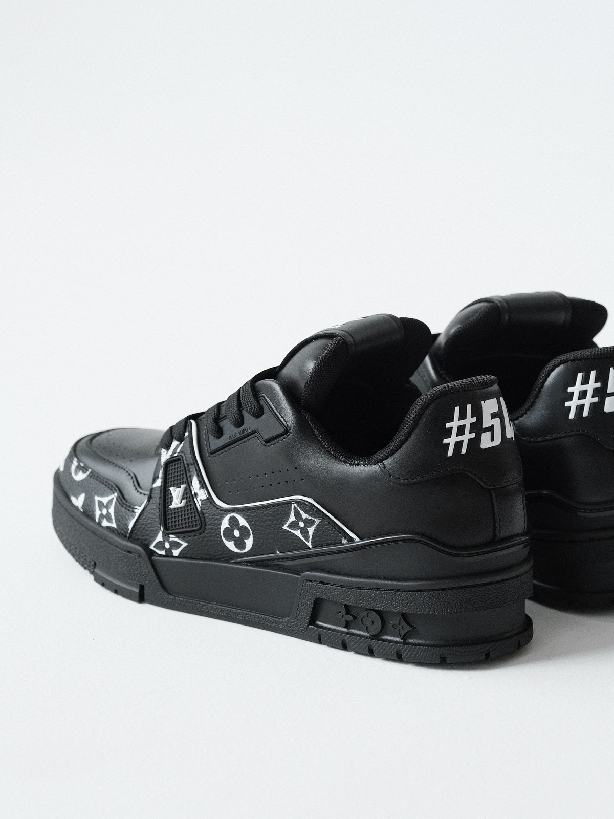 LOUIS VUITTON Trainer cow leather new black.