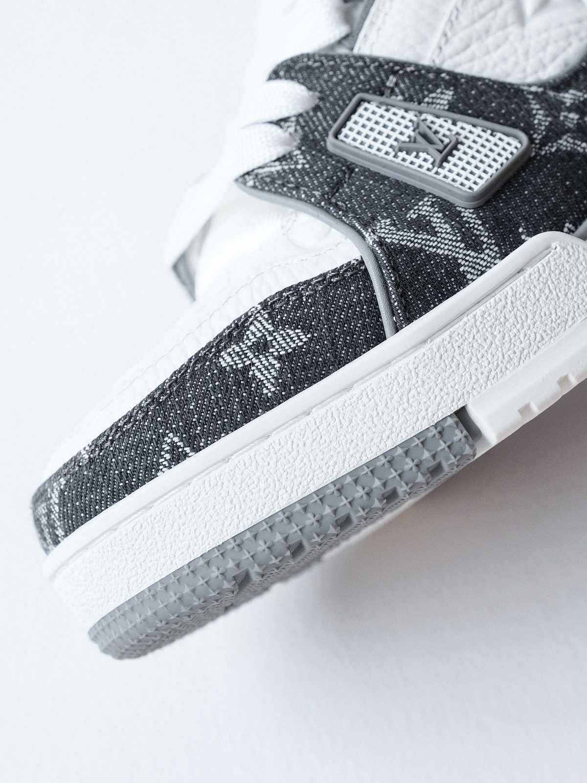 LV trainer Denmark's new/new color matching denim grey sneakers