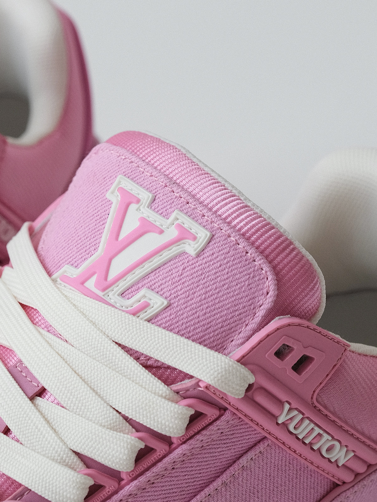 LOUIS VUITTON Trainer cow leather ladies pink.