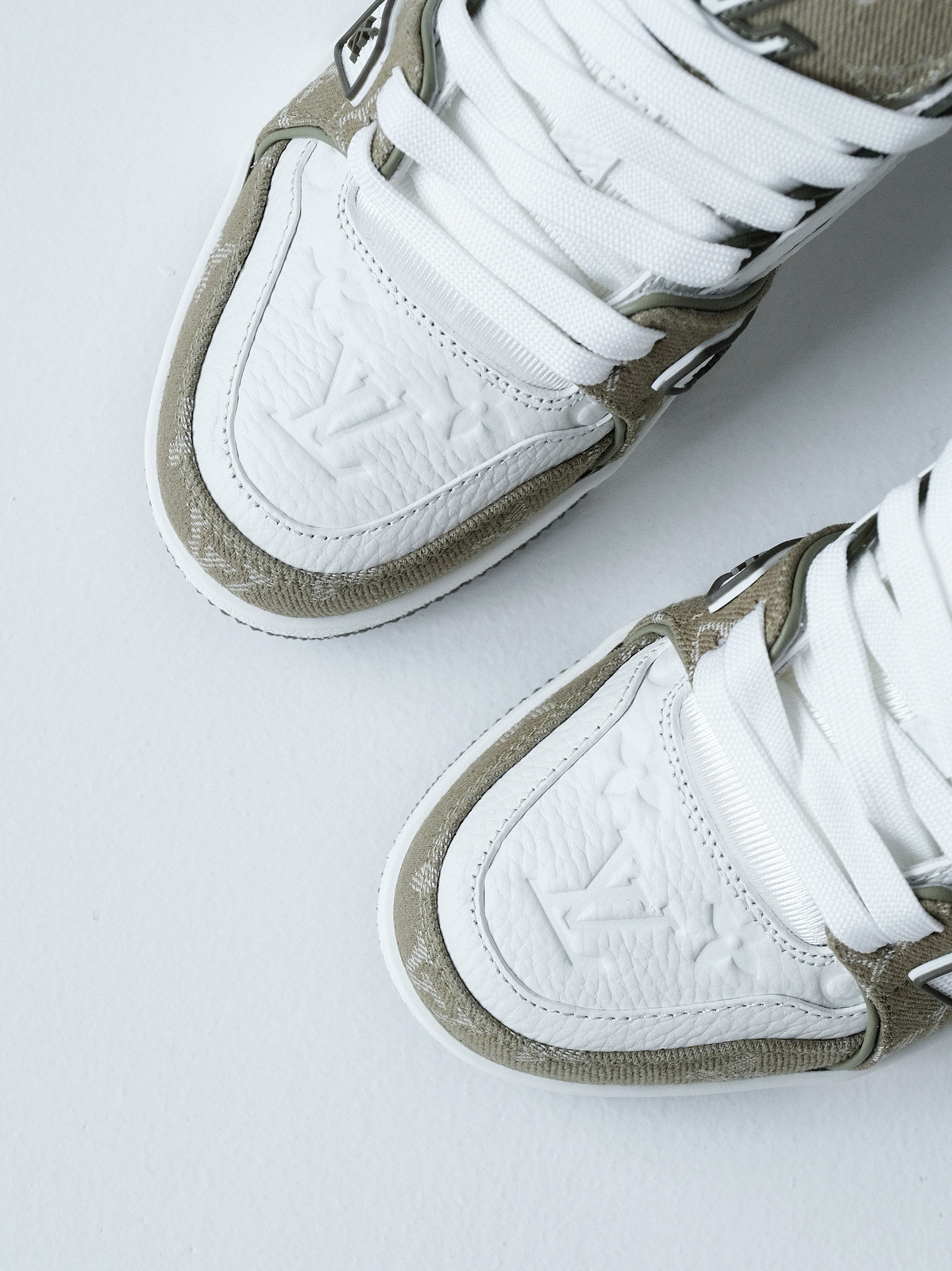 LOUIS VUITTON Trainer cow leather khaki green for men and women.