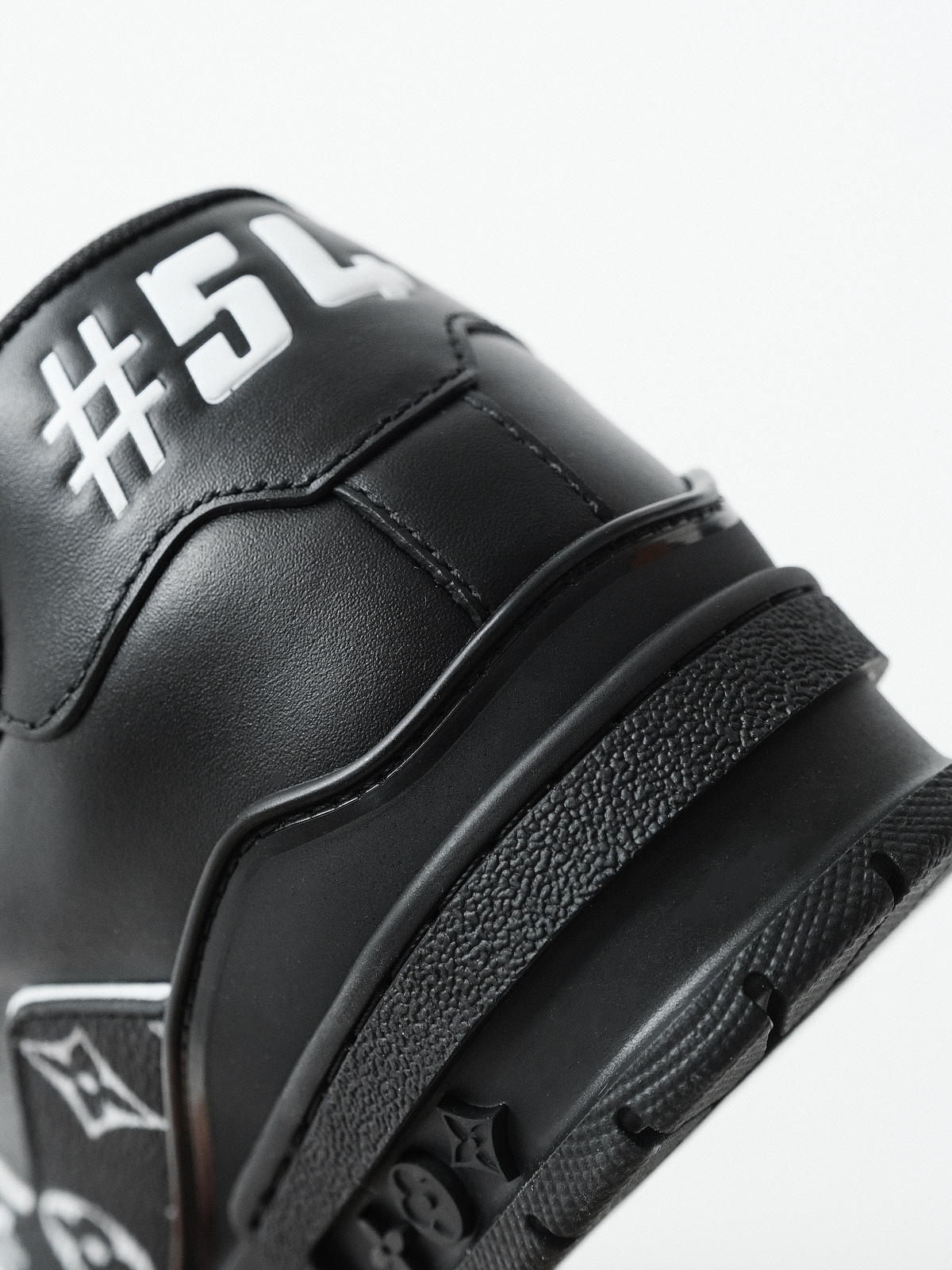 LOUIS VUITTON Trainer cow leather new black.