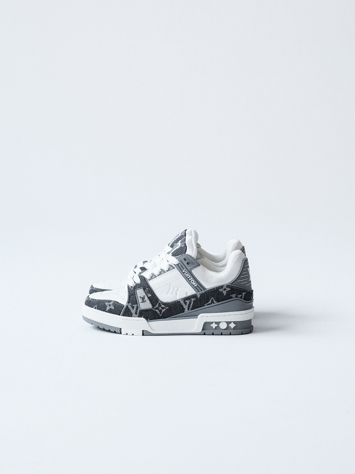 LV trainer Denmark's new/new color matching denim grey sneakers