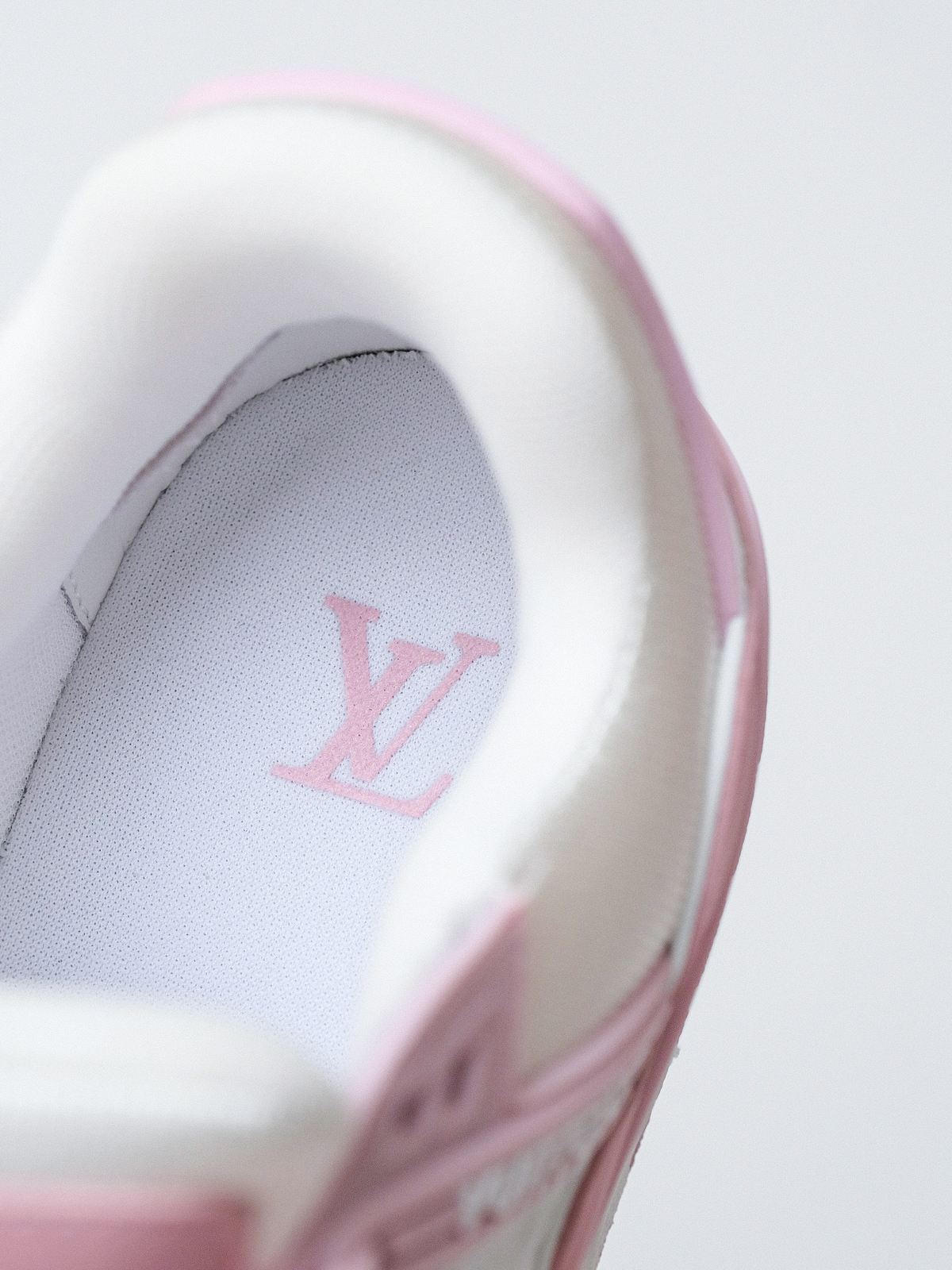 LV Trainer cherry blossom powder