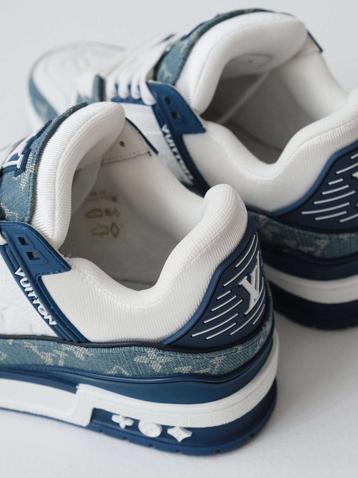 LOUIS VUITTON Trainer denim blue