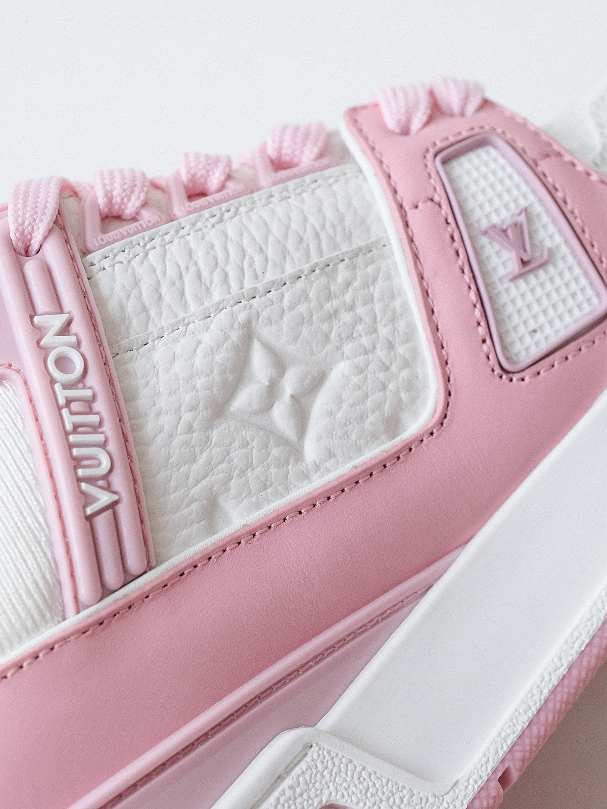 LV Trainer cherry blossom powder