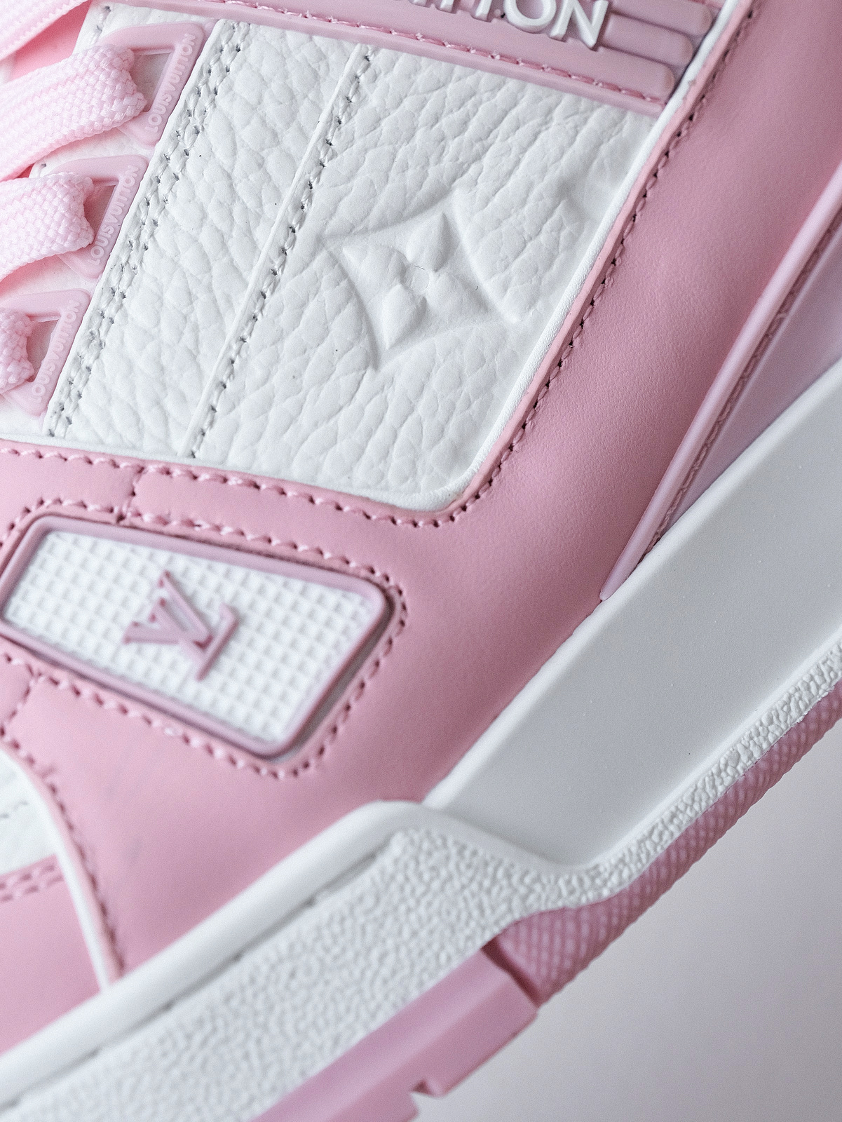 LV Trainer cherry blossom powder