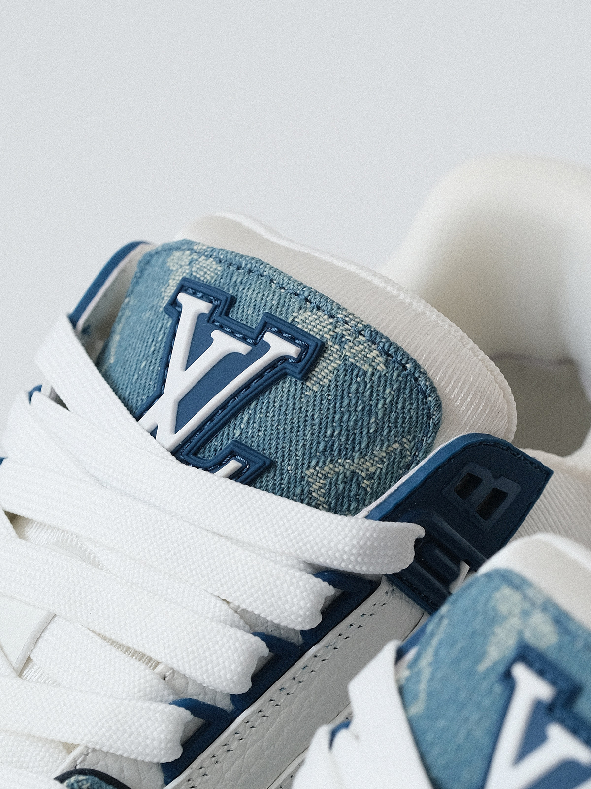 LOUIS VUITTON Trainer denim blue
