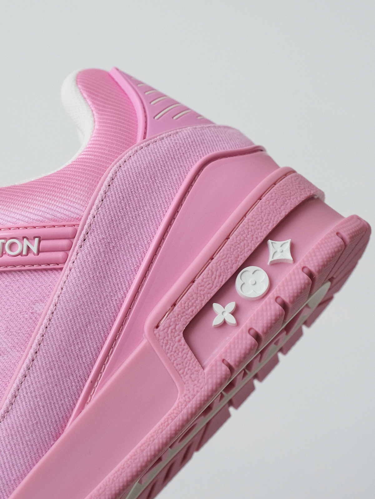 LOUIS VUITTON Trainer cow leather ladies pink.