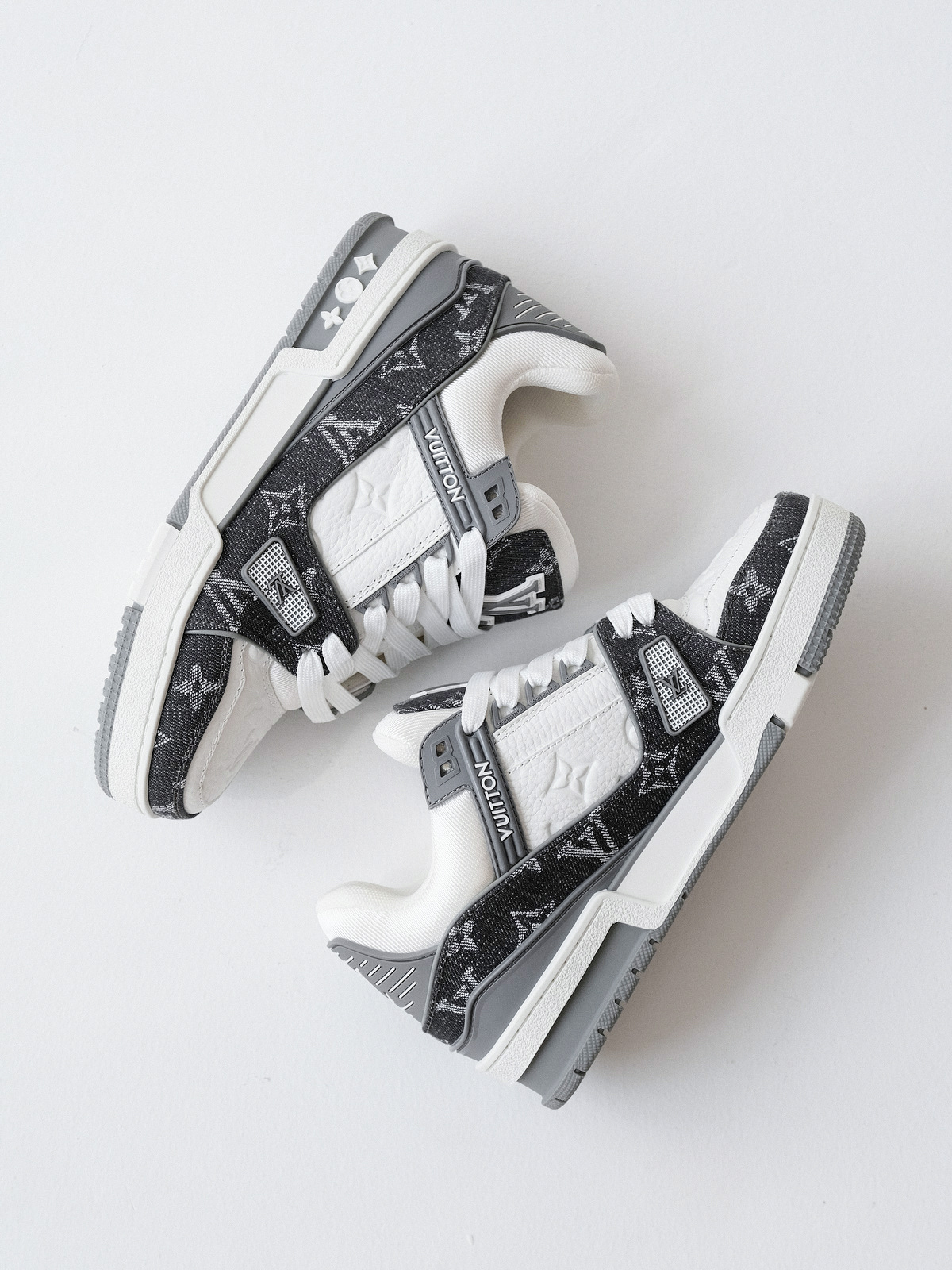 LV trainer Denmark's new/new color matching denim grey sneakers