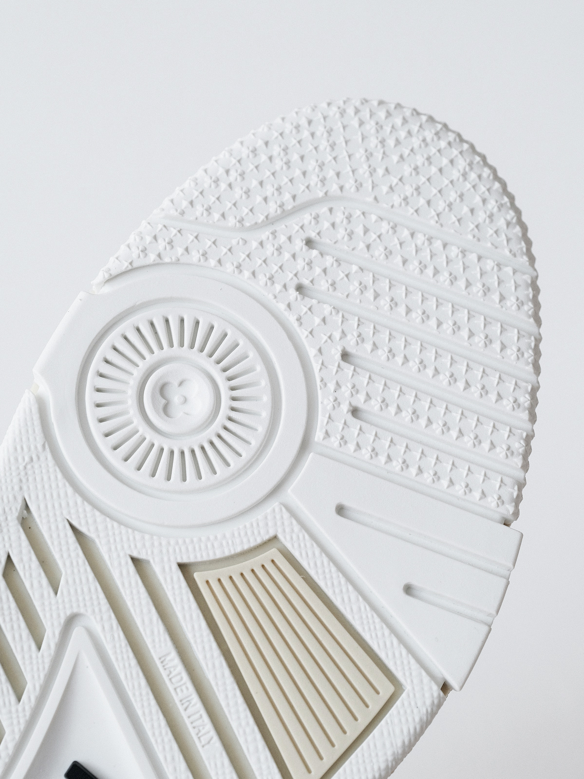 LV Murakami Takashi co-branded white tricolor Trainer