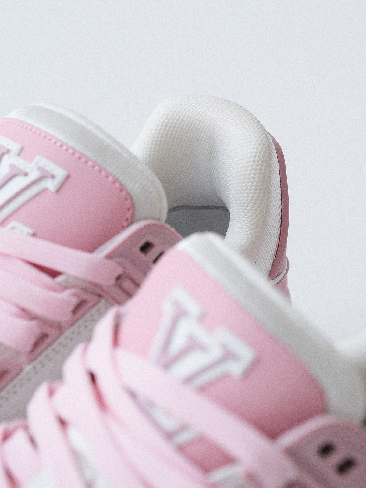 LV Trainer cherry blossom powder