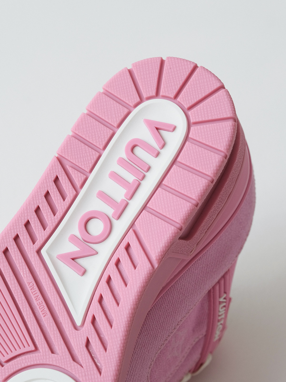 LOUIS VUITTON Trainer cow leather ladies pink.