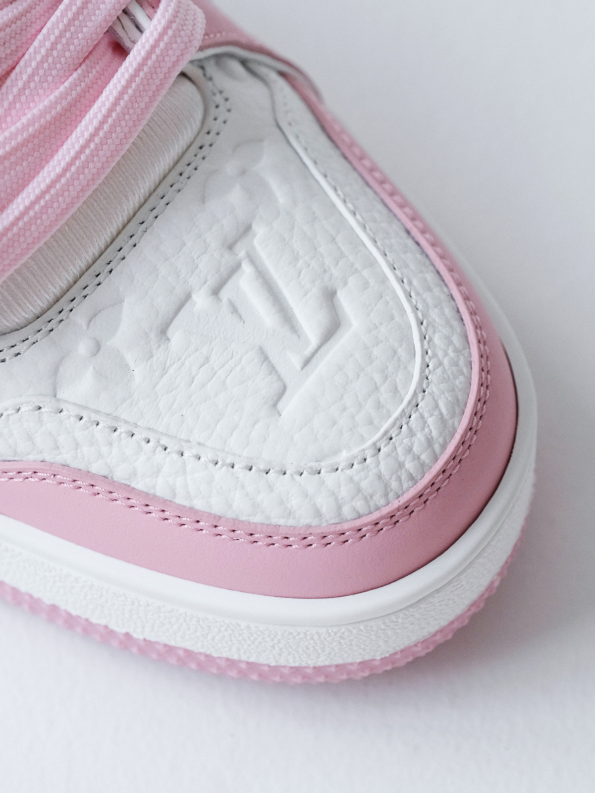 LV Trainer cherry blossom powder