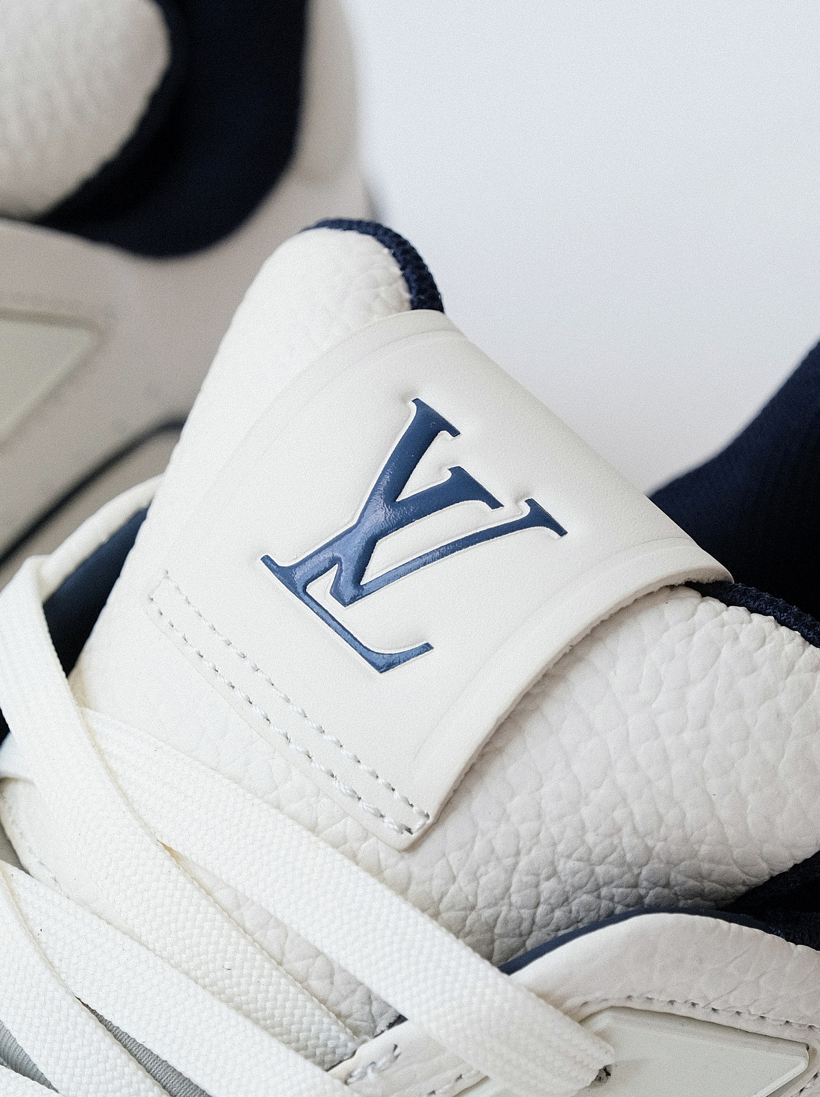 LV trainer Denmark New/New Color Matching Navy Blue with White