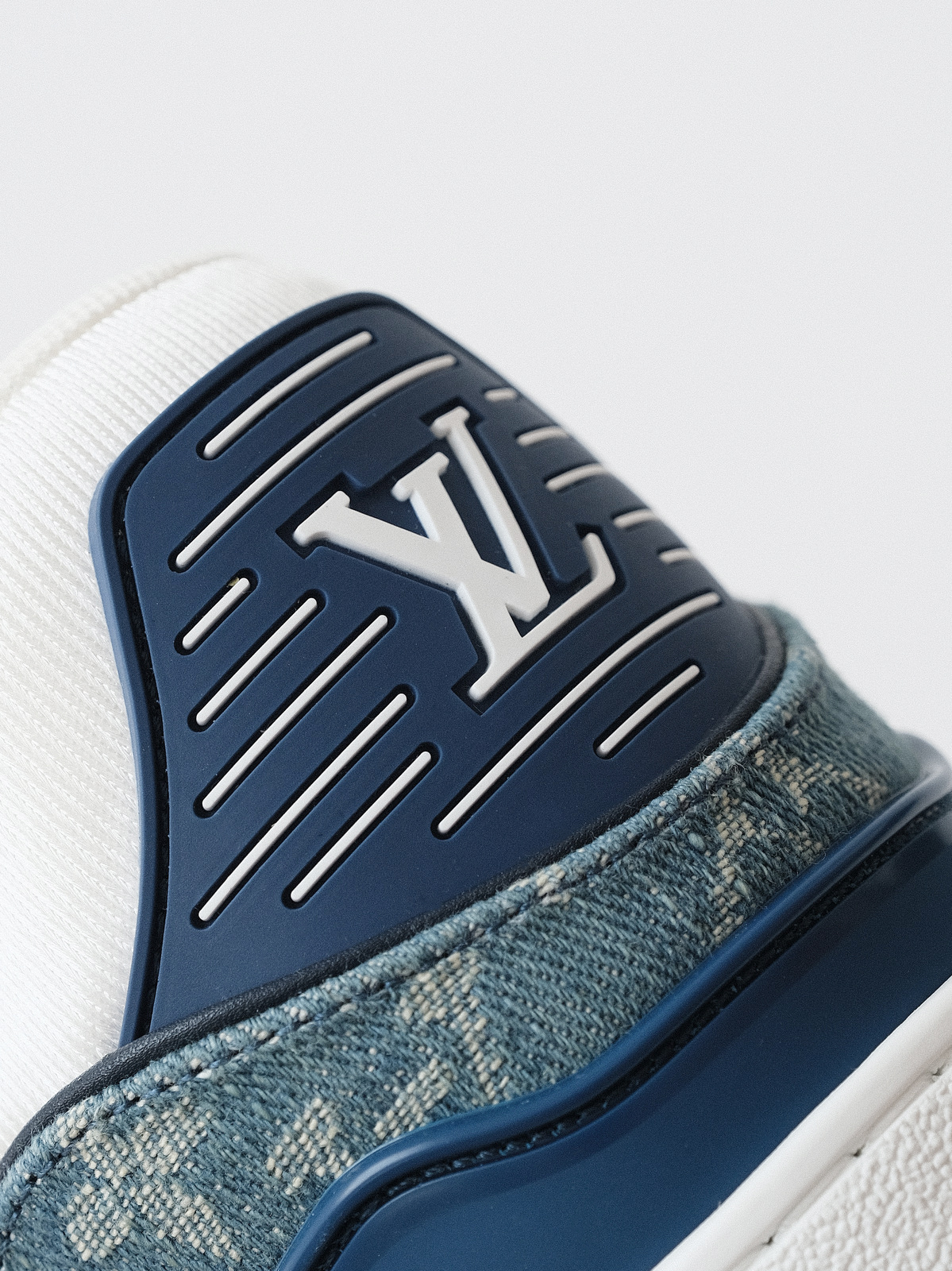 LOUIS VUITTON Trainer denim blue