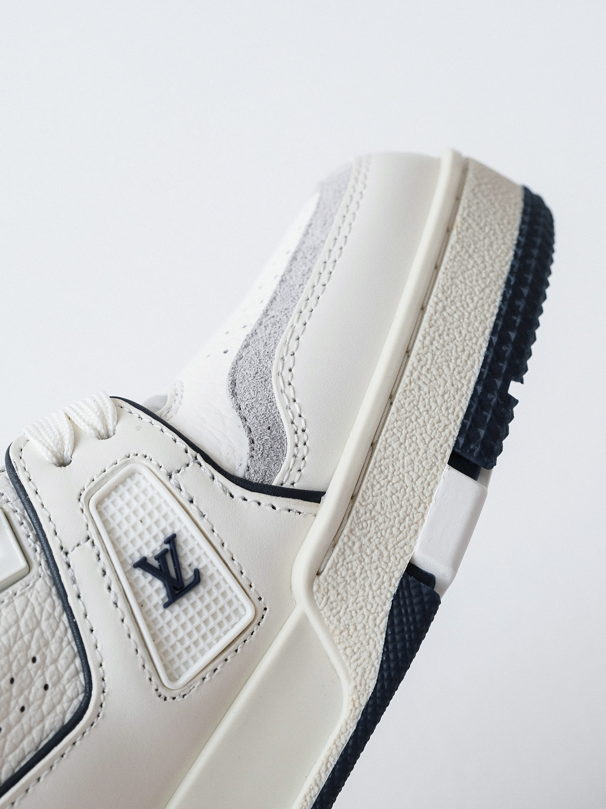 LV trainer Denmark New/New Color Matching Navy Blue with White