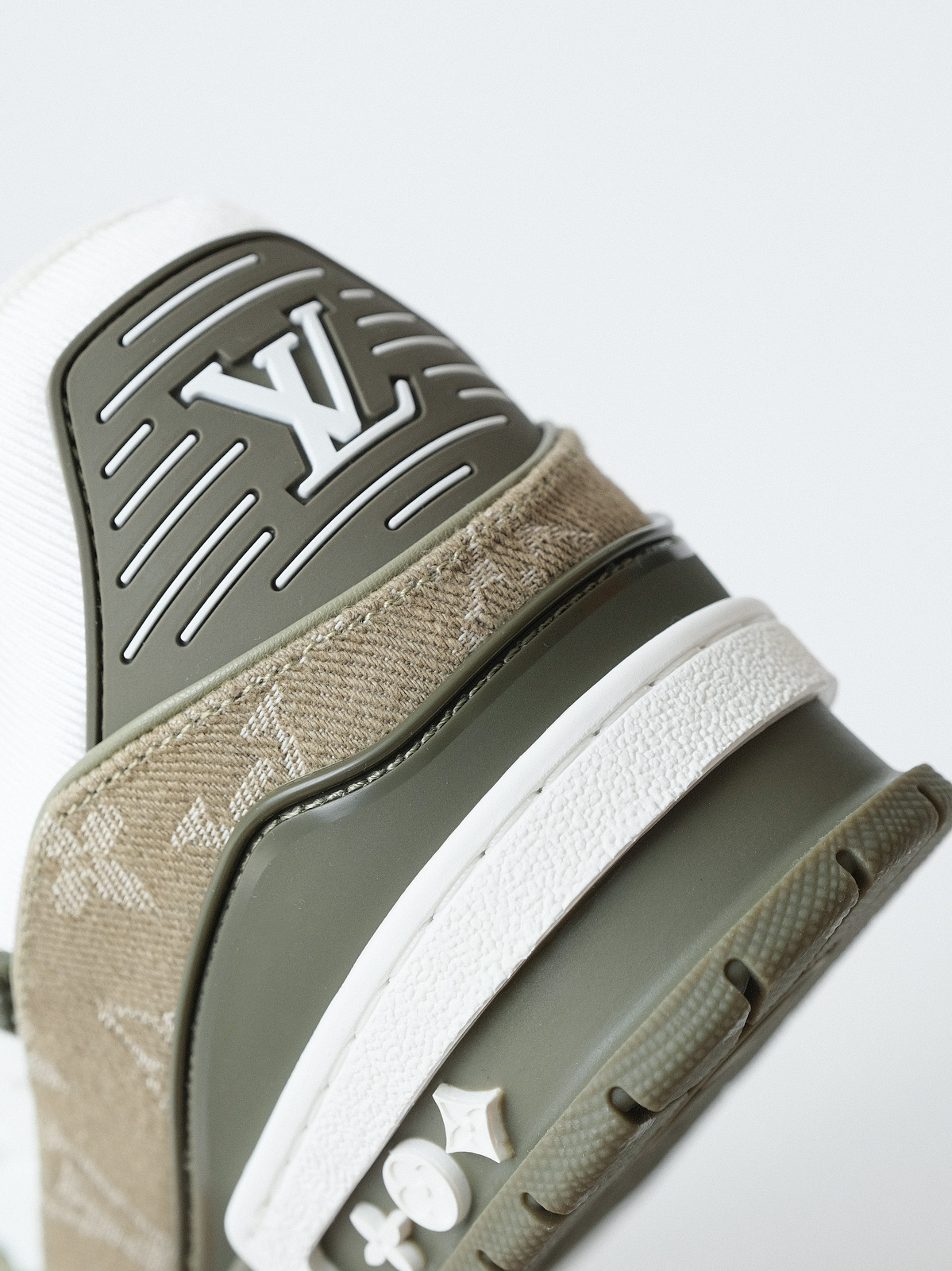 LOUIS VUITTON Trainer cow leather khaki green for men and women.