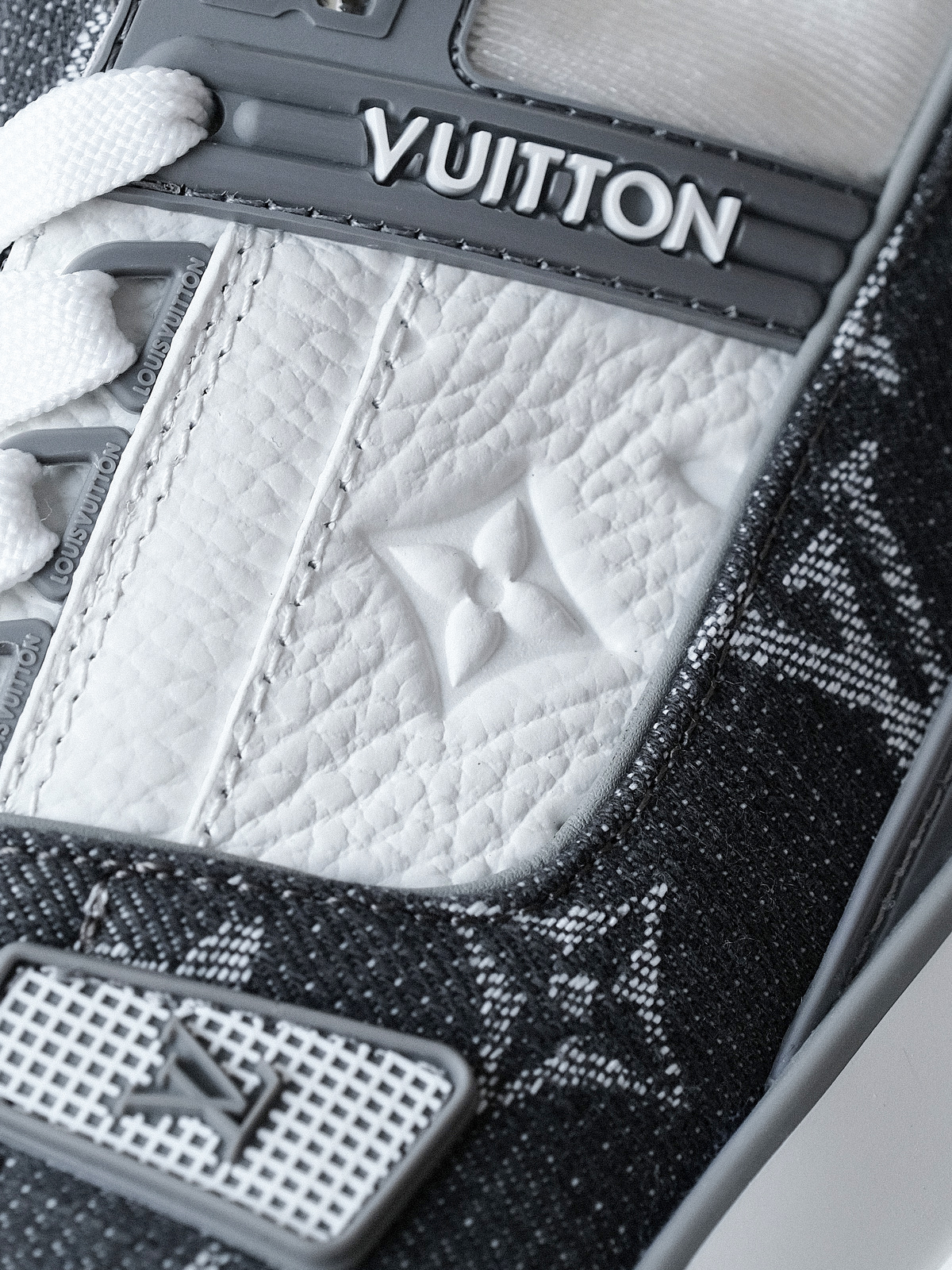 LV trainer Denmark's new/new color matching denim grey sneakers