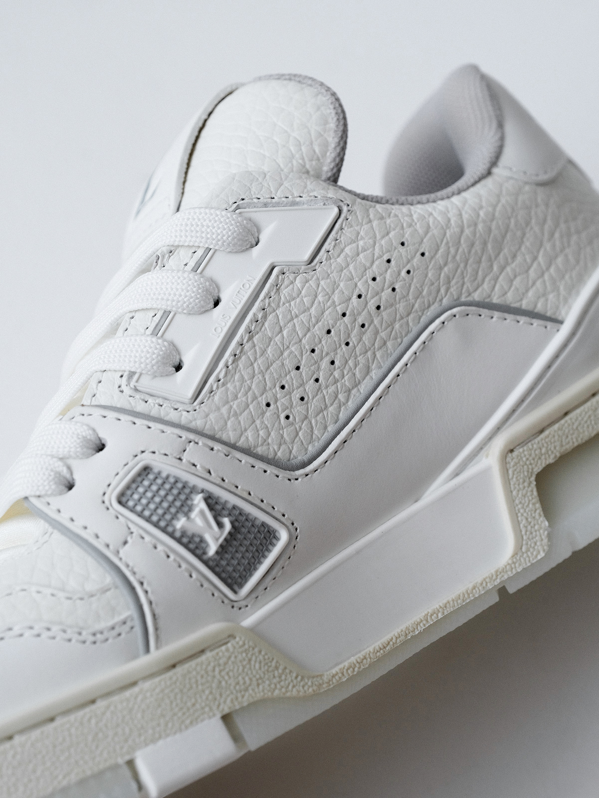 LV trainer Denmark new/cement grey shoes