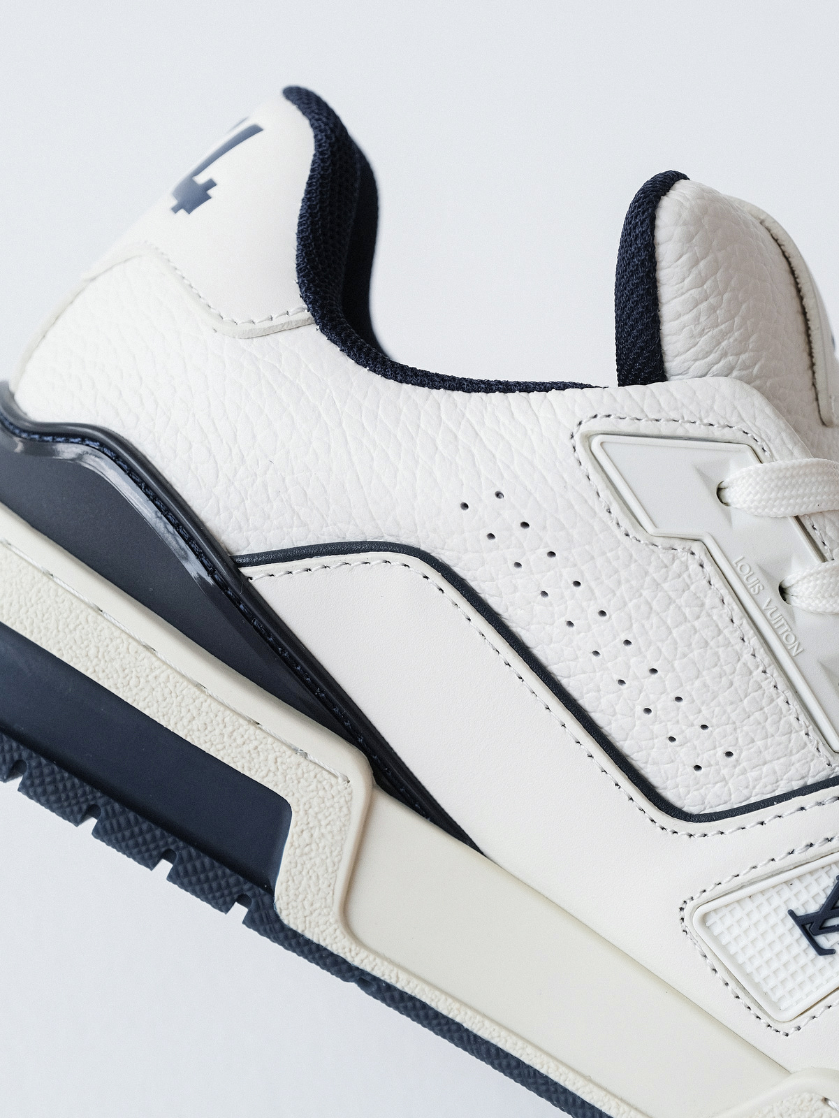 LV trainer Denmark New/New Color Matching Navy Blue with White