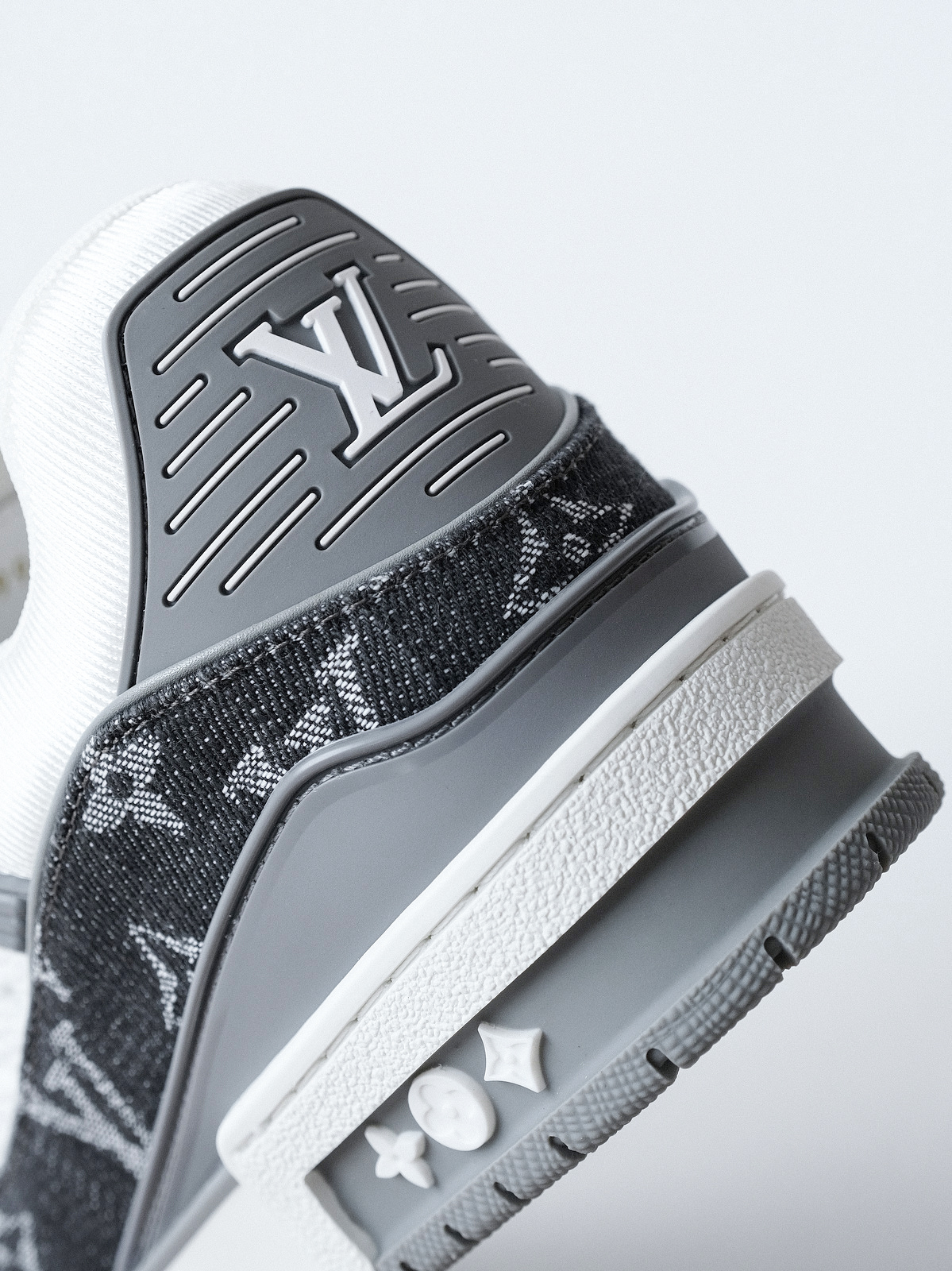 LV trainer Denmark's new/new color matching denim grey sneakers