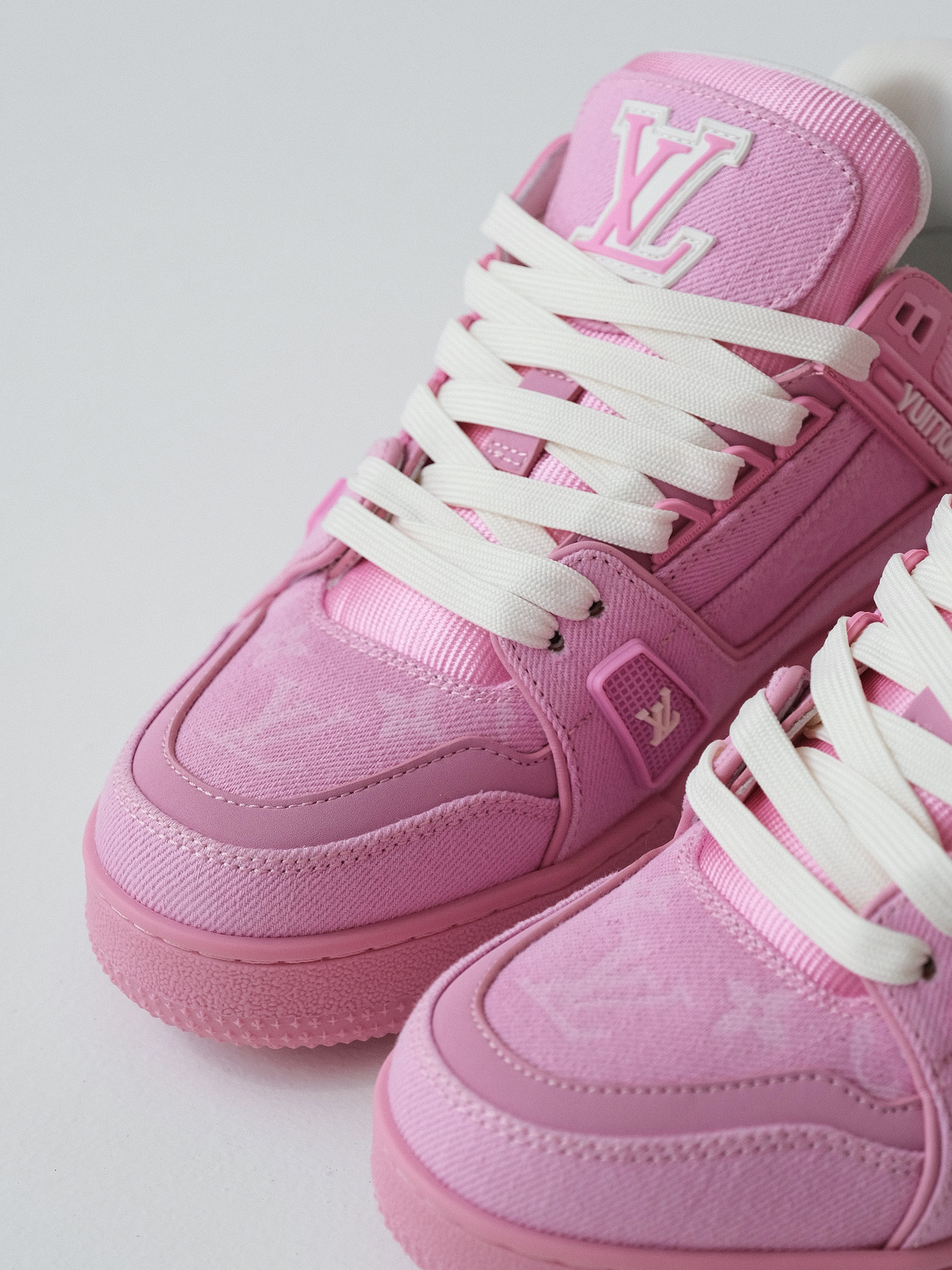 LOUIS VUITTON Trainer cow leather ladies pink.