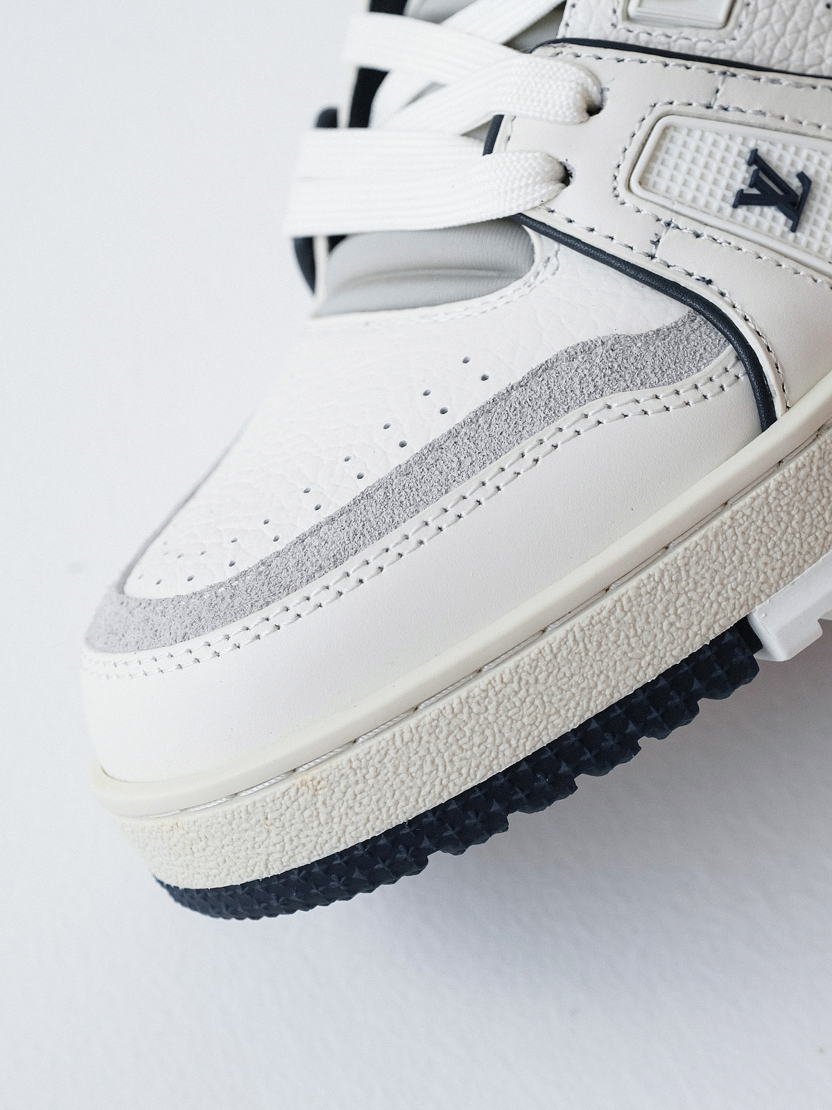 LV trainer Denmark New/New Color Matching Navy Blue with White