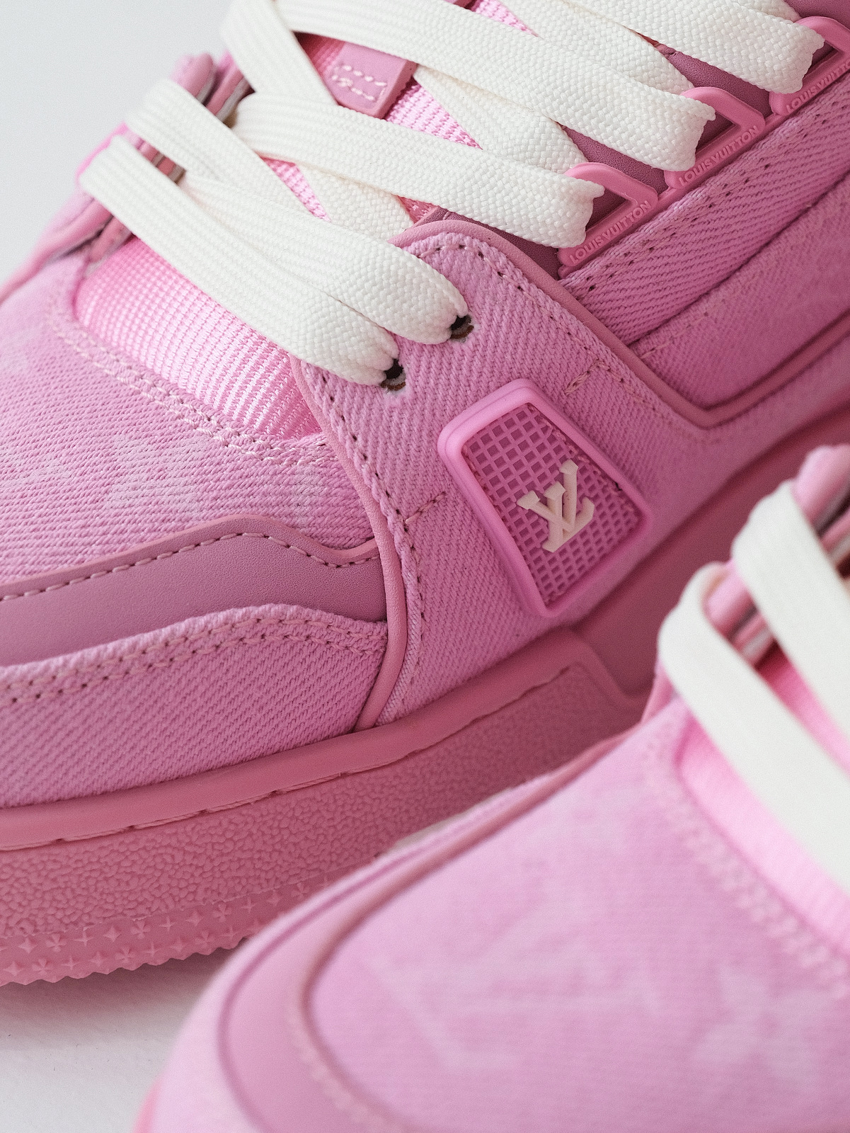 LOUIS VUITTON Trainer cow leather ladies pink.