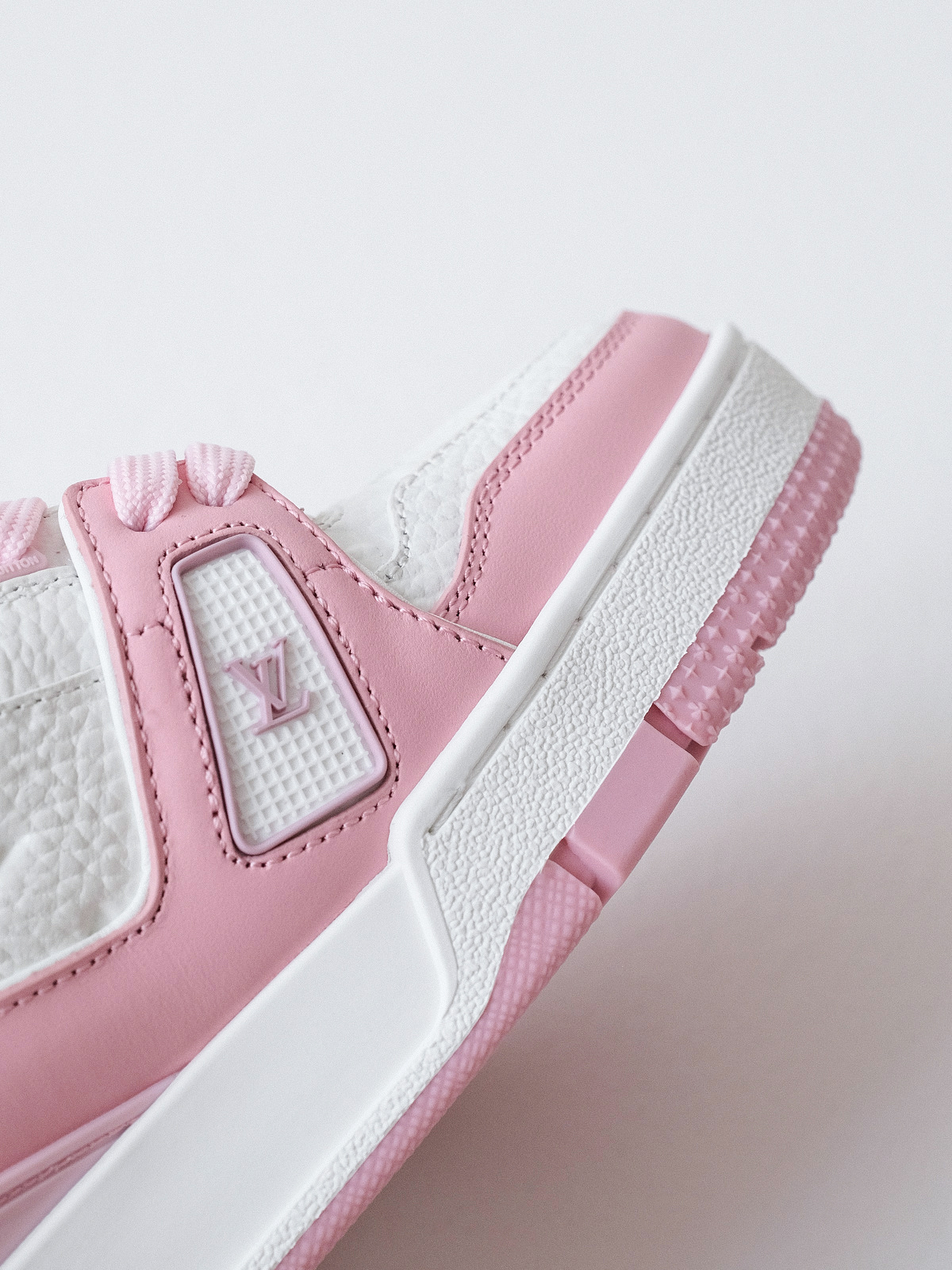 LV Trainer cherry blossom powder