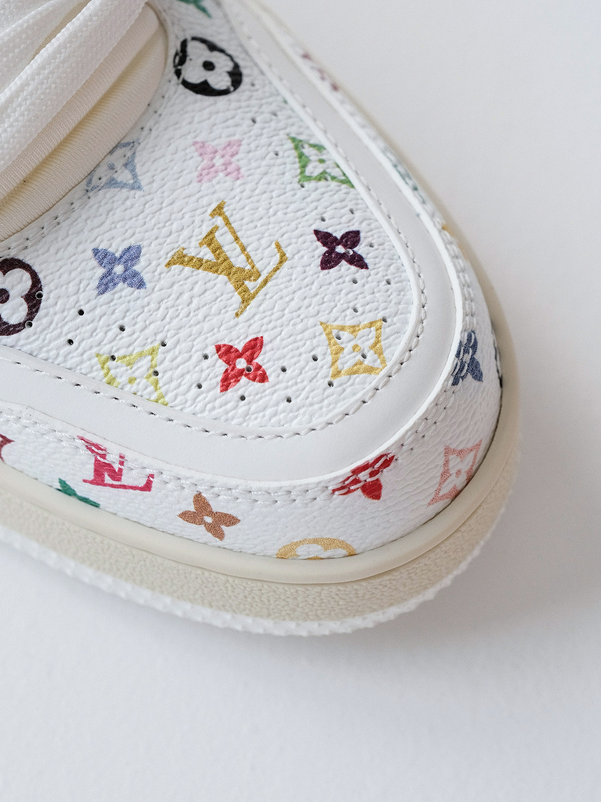 LV Murakami Takashi co-branded white tricolor Trainer