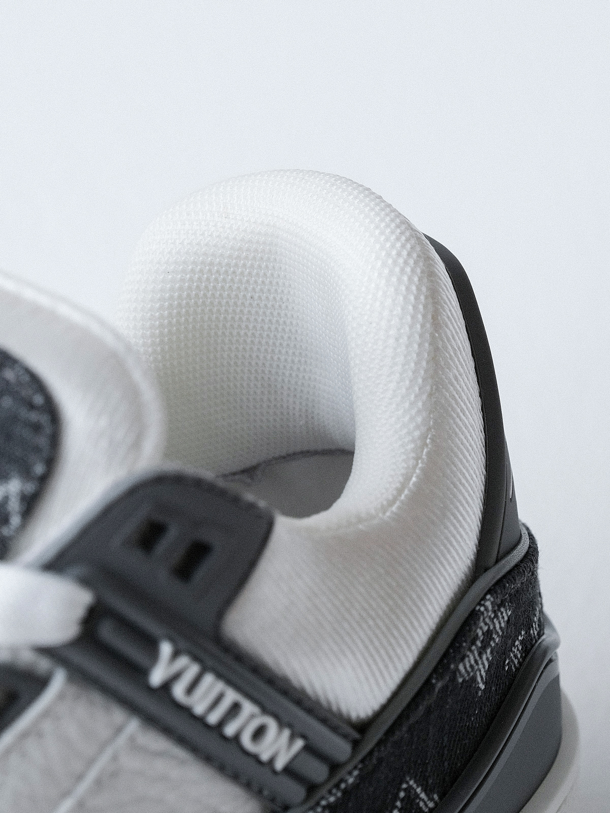 LV trainer Denmark's new/new color matching denim grey sneakers