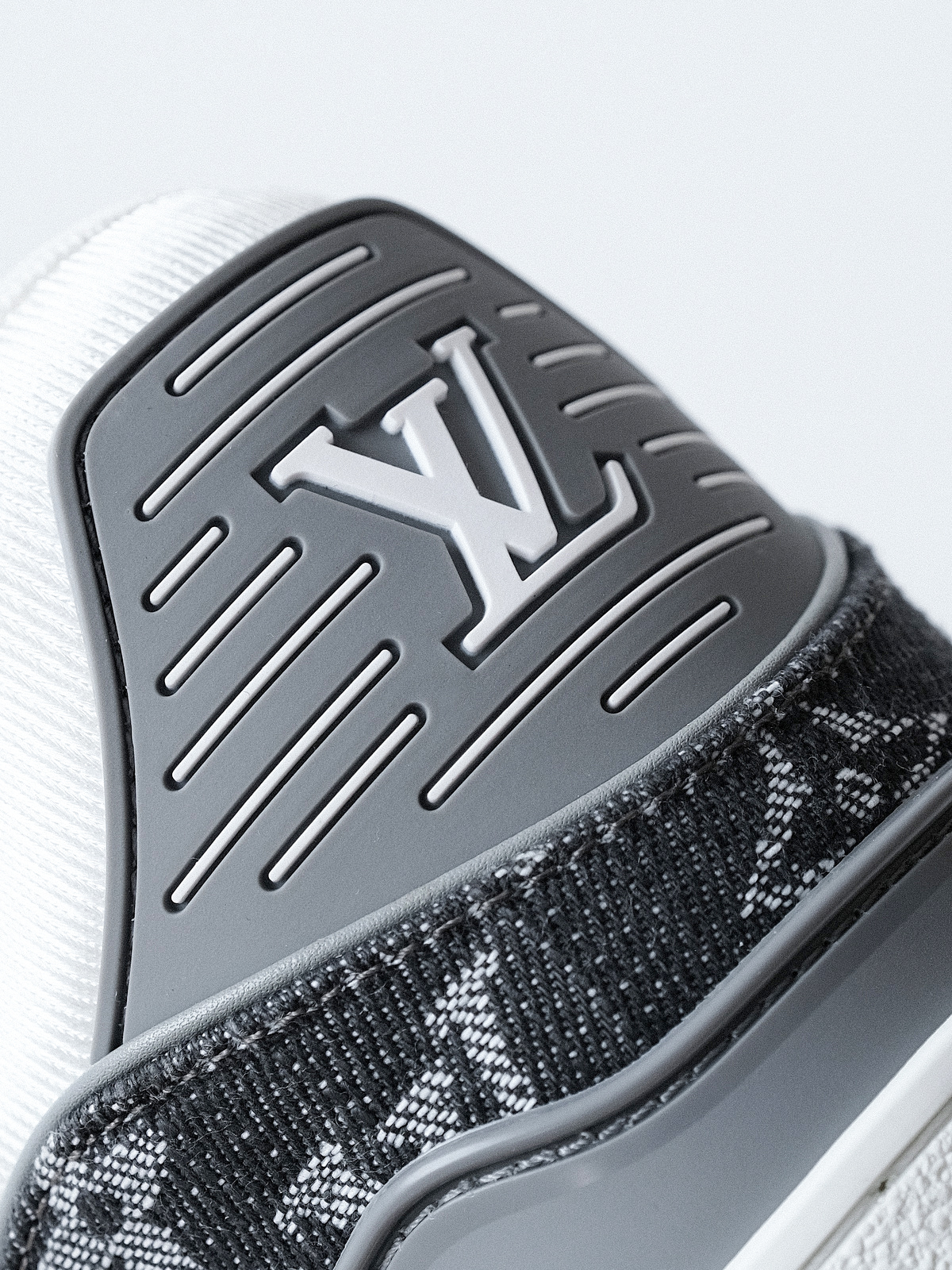 LV trainer Denmark's new/new color matching denim grey sneakers