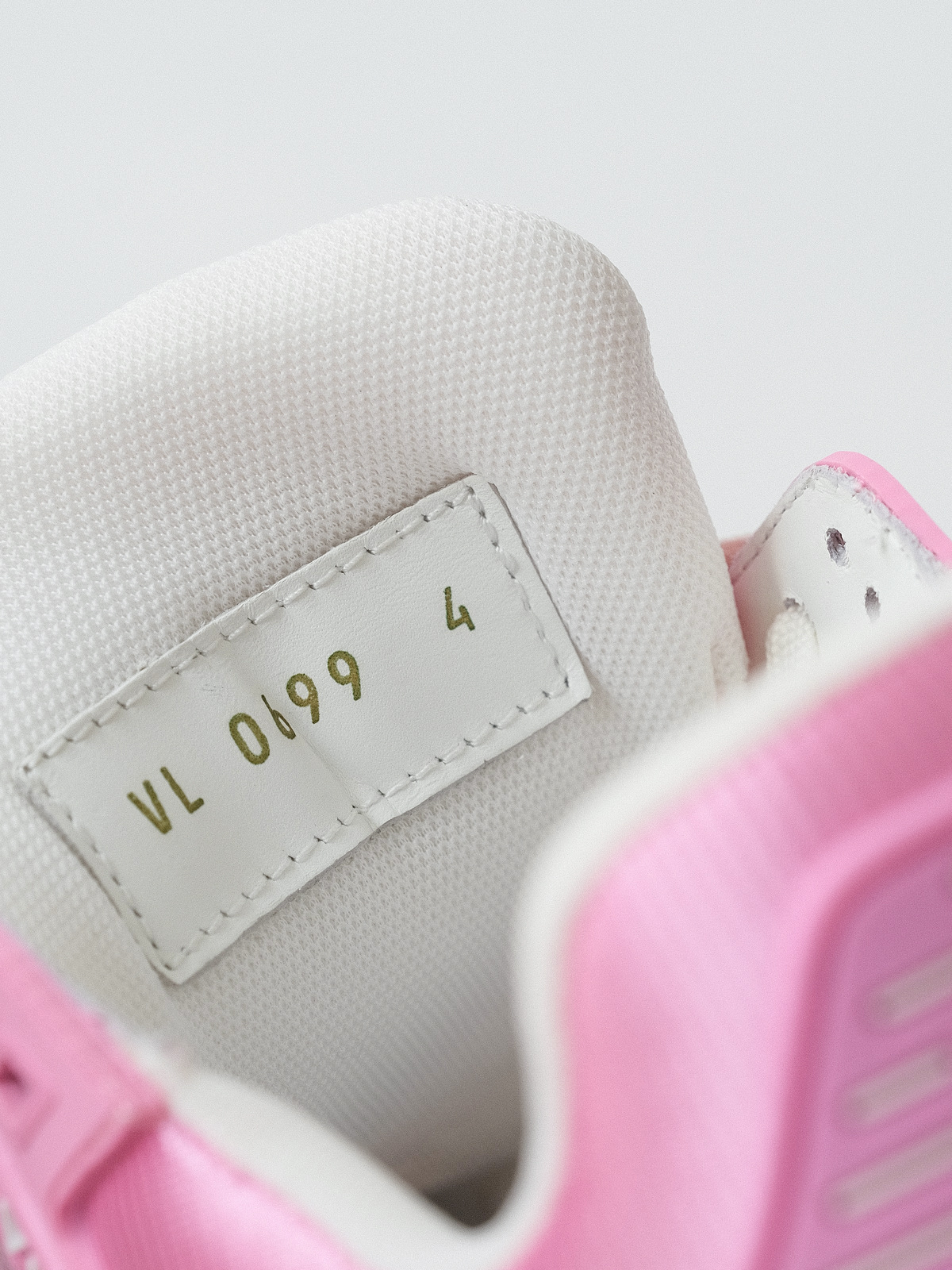 LOUIS VUITTON Trainer cow leather ladies pink.