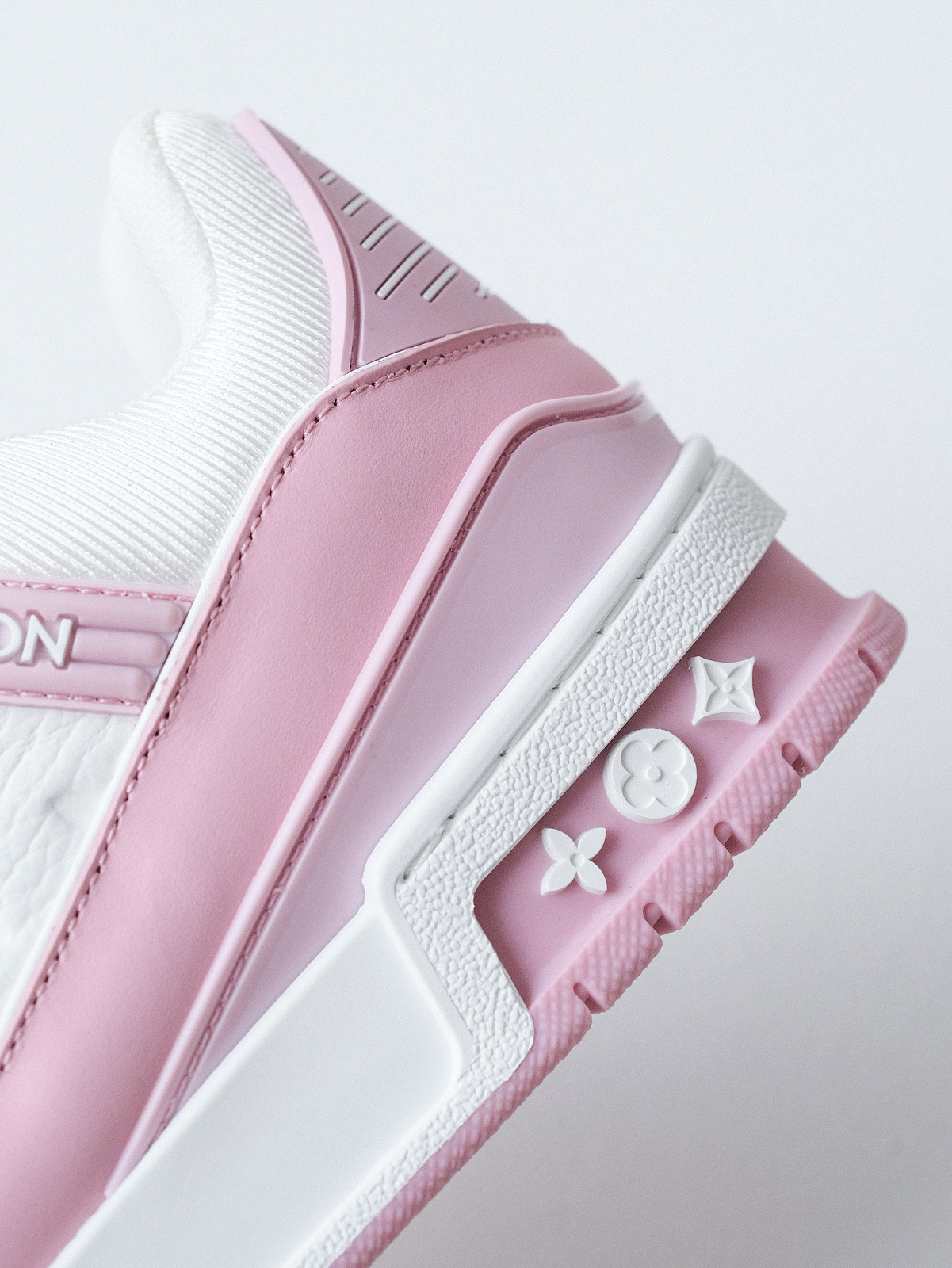 LV Trainer cherry blossom powder