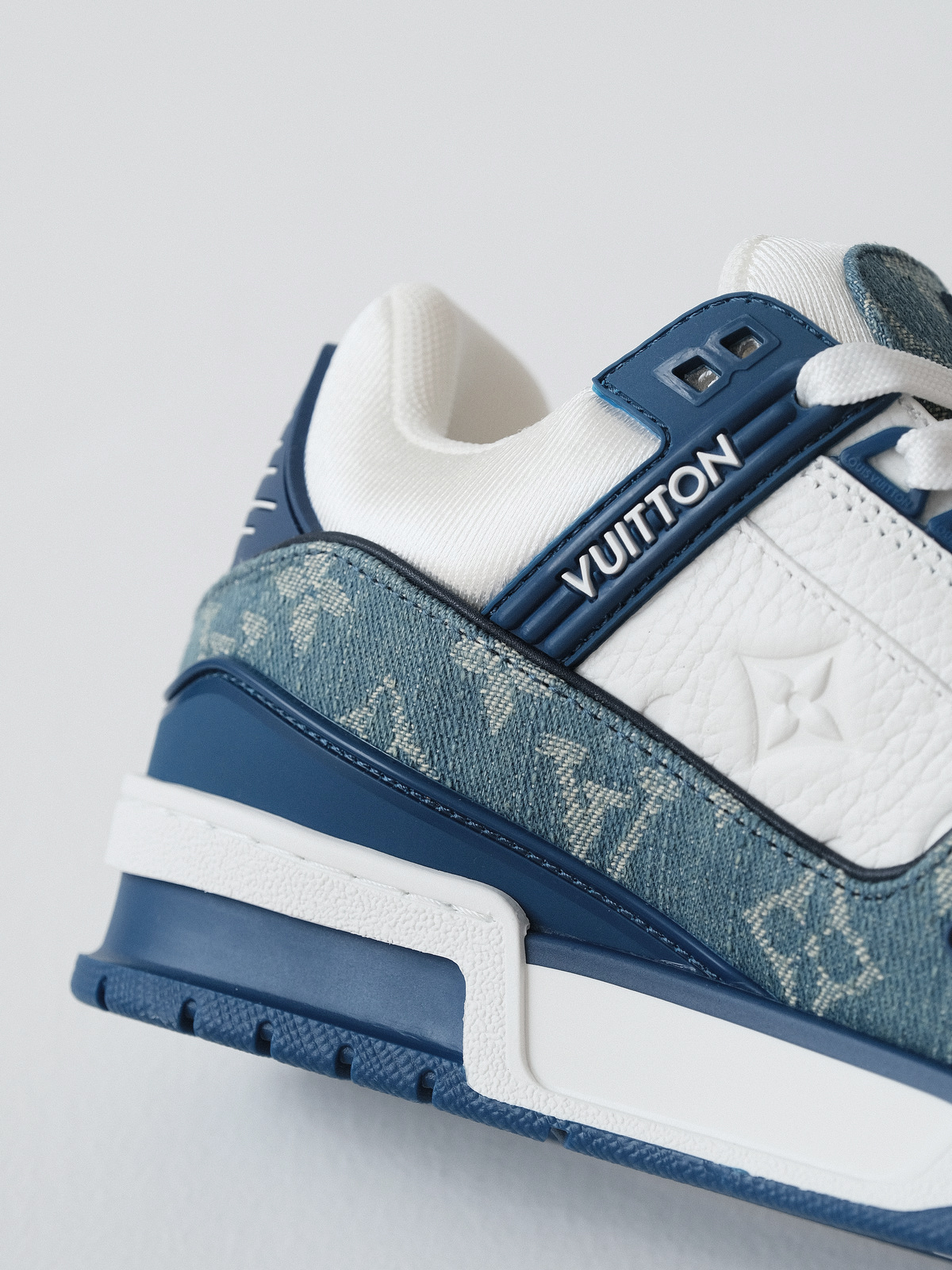 LOUIS VUITTON Trainer denim blue