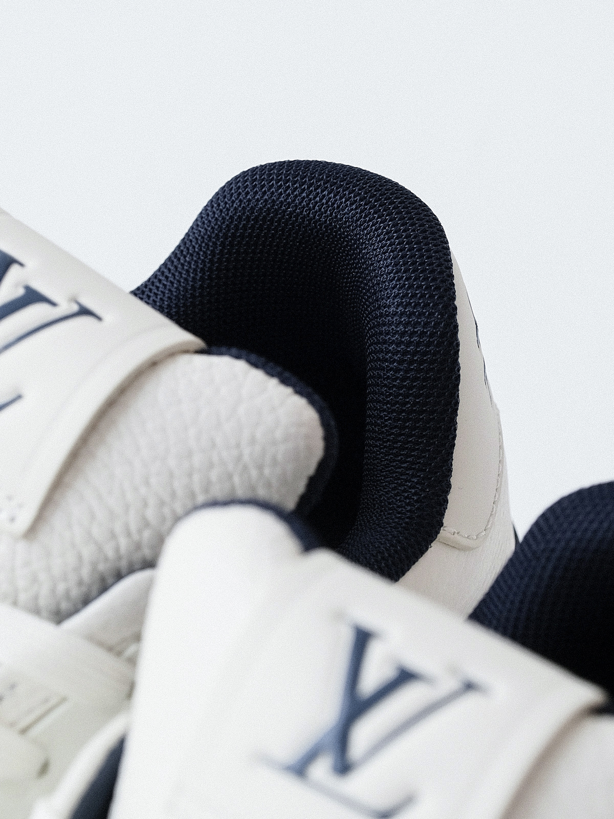 LV trainer Denmark New/New Color Matching Navy Blue with White