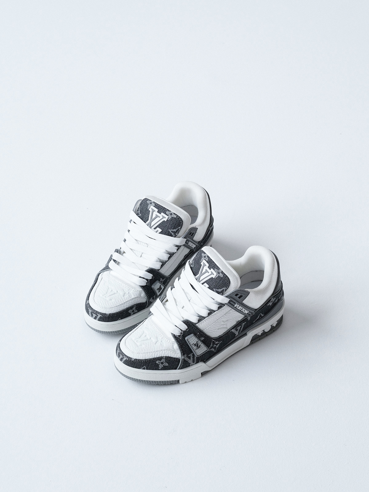 LV trainer Denmark's new/new color matching denim grey sneakers