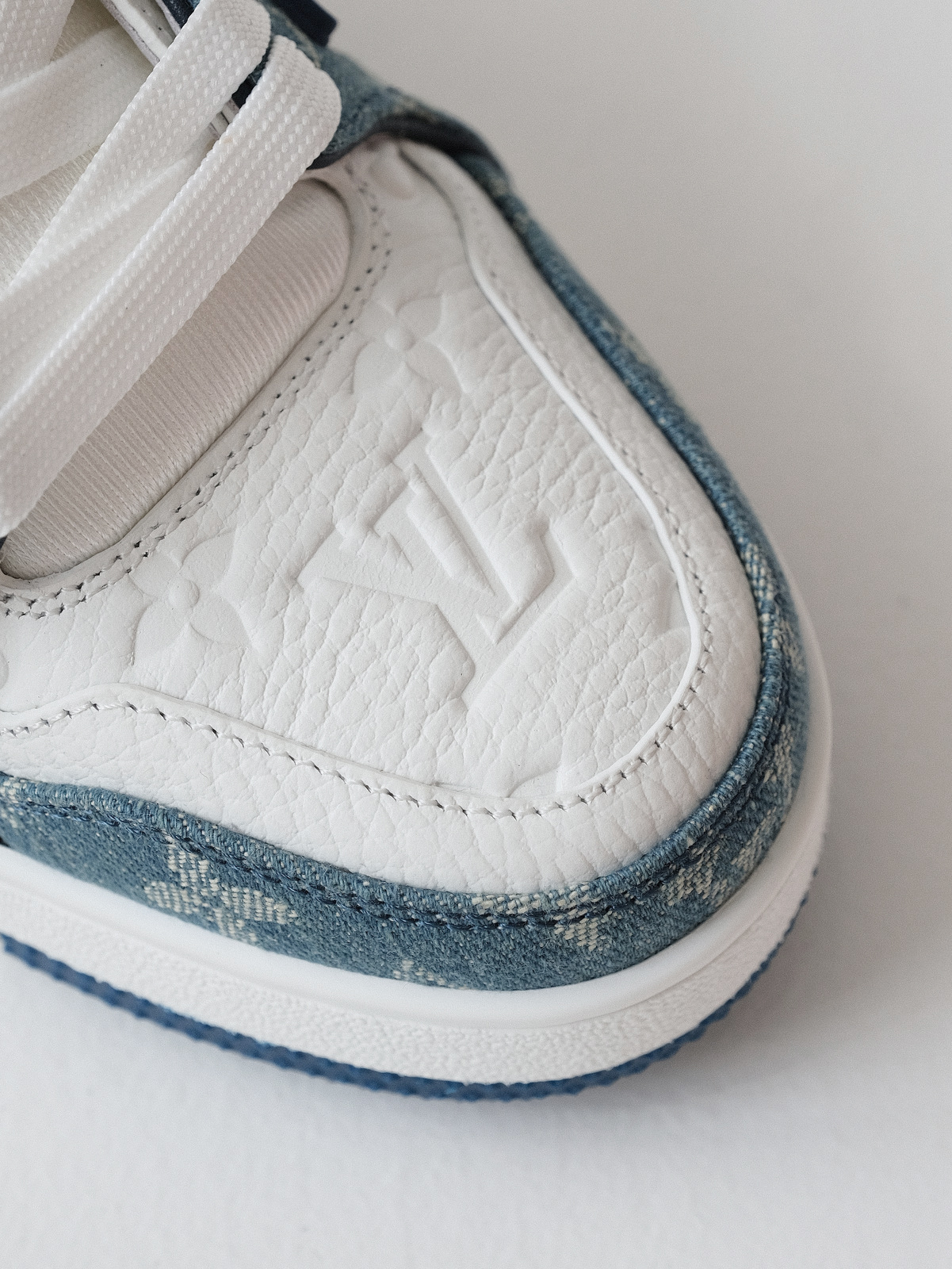 LOUIS VUITTON Trainer denim blue