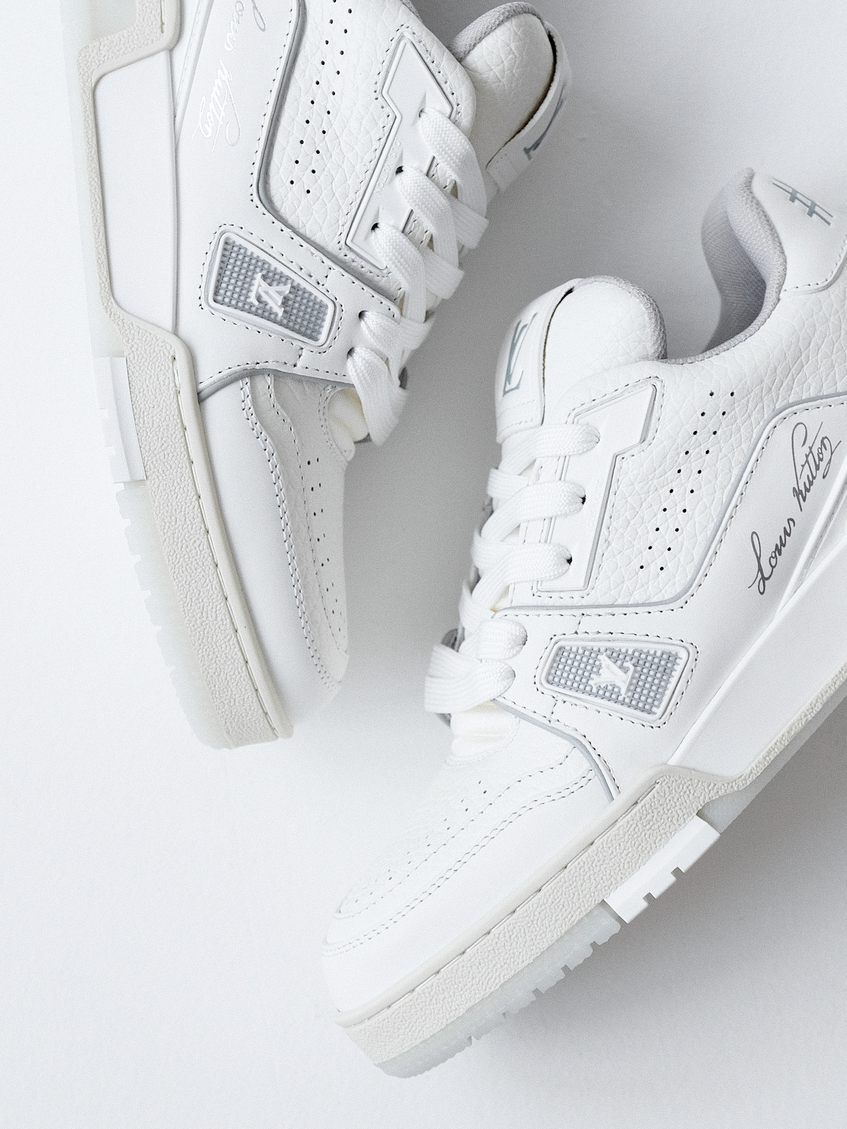 LV trainer Denmark new/cement grey shoes