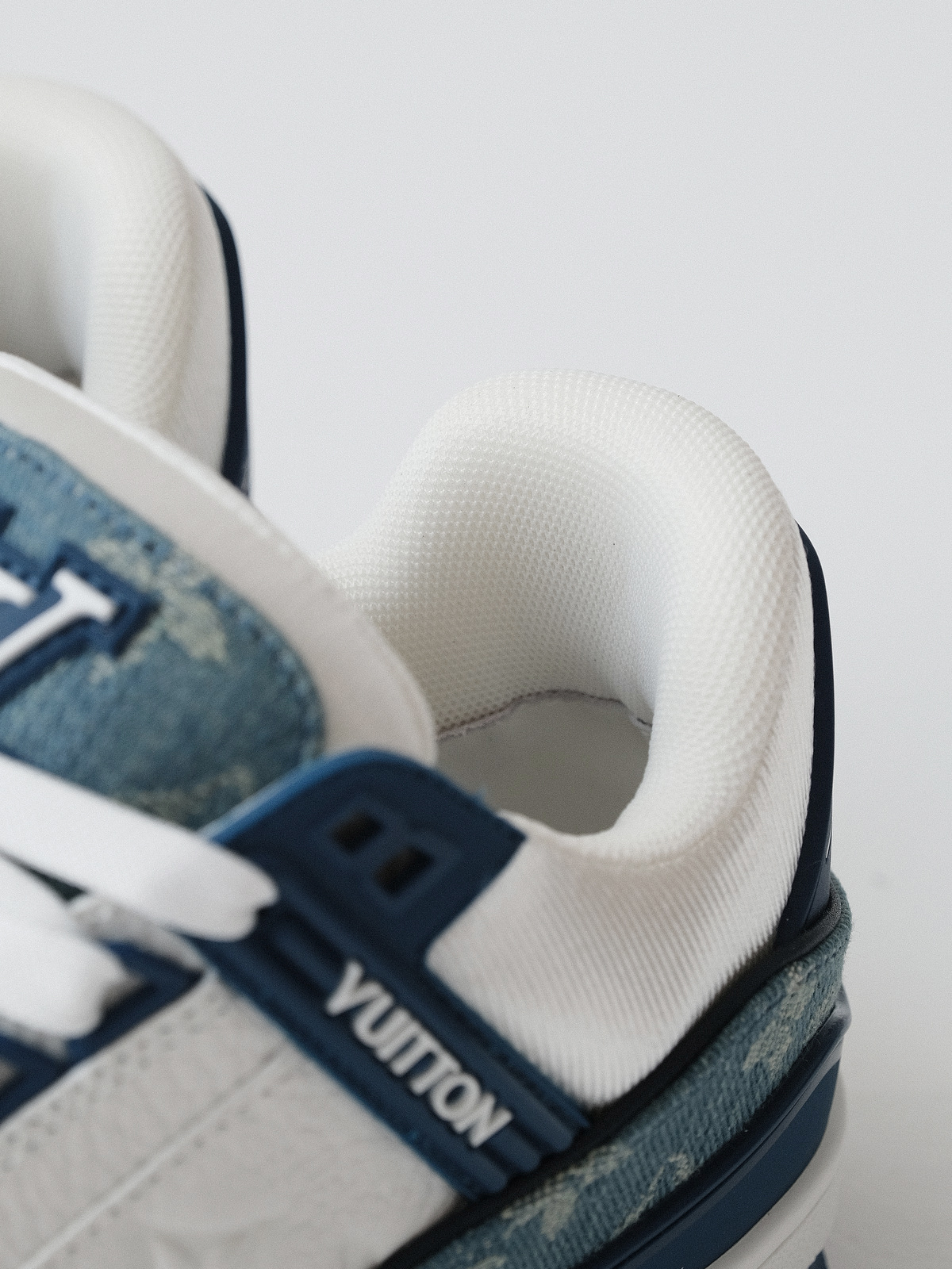 LOUIS VUITTON Trainer denim blue
