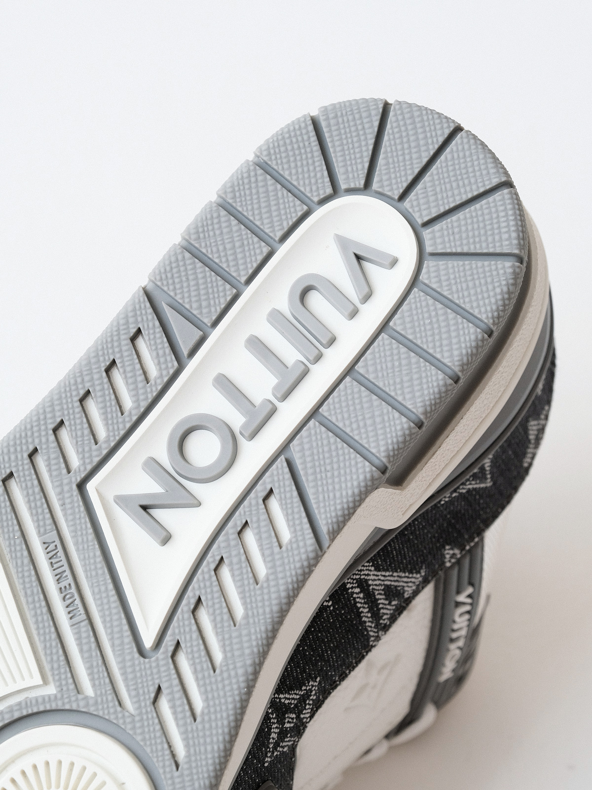 LV trainer Denmark's new/new color matching denim grey sneakers