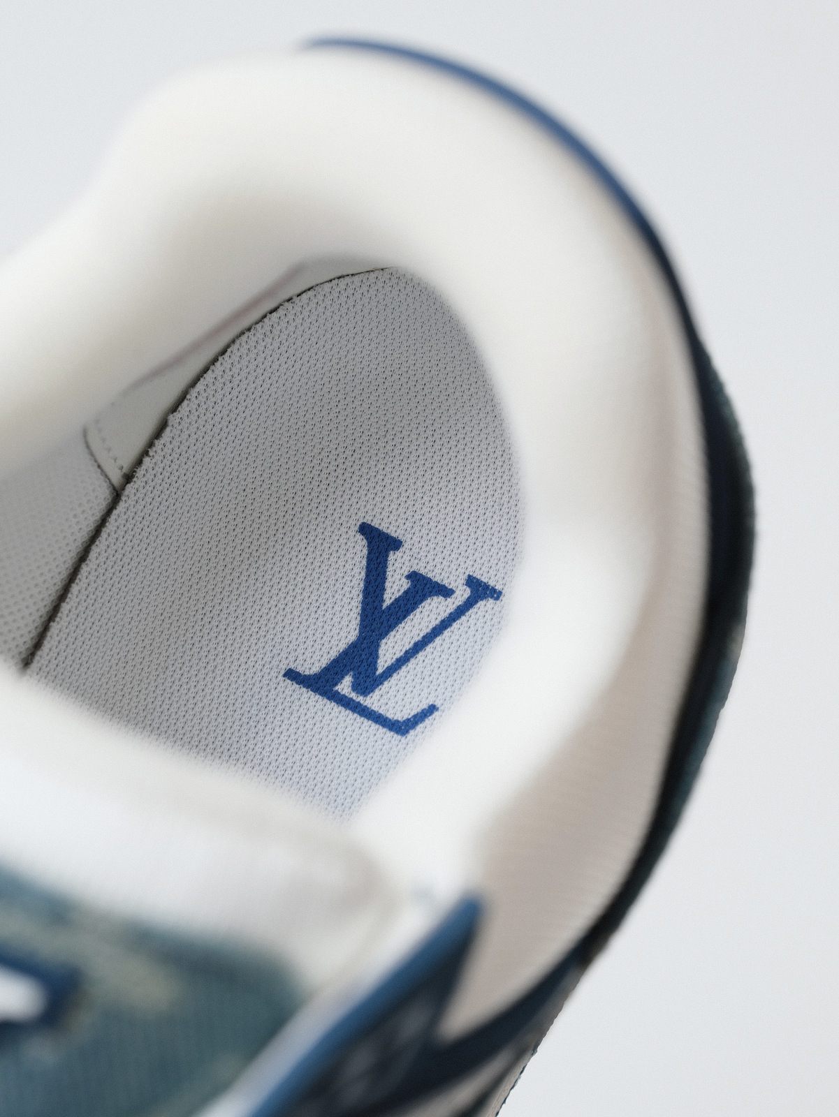 LOUIS VUITTON Trainer denim blue